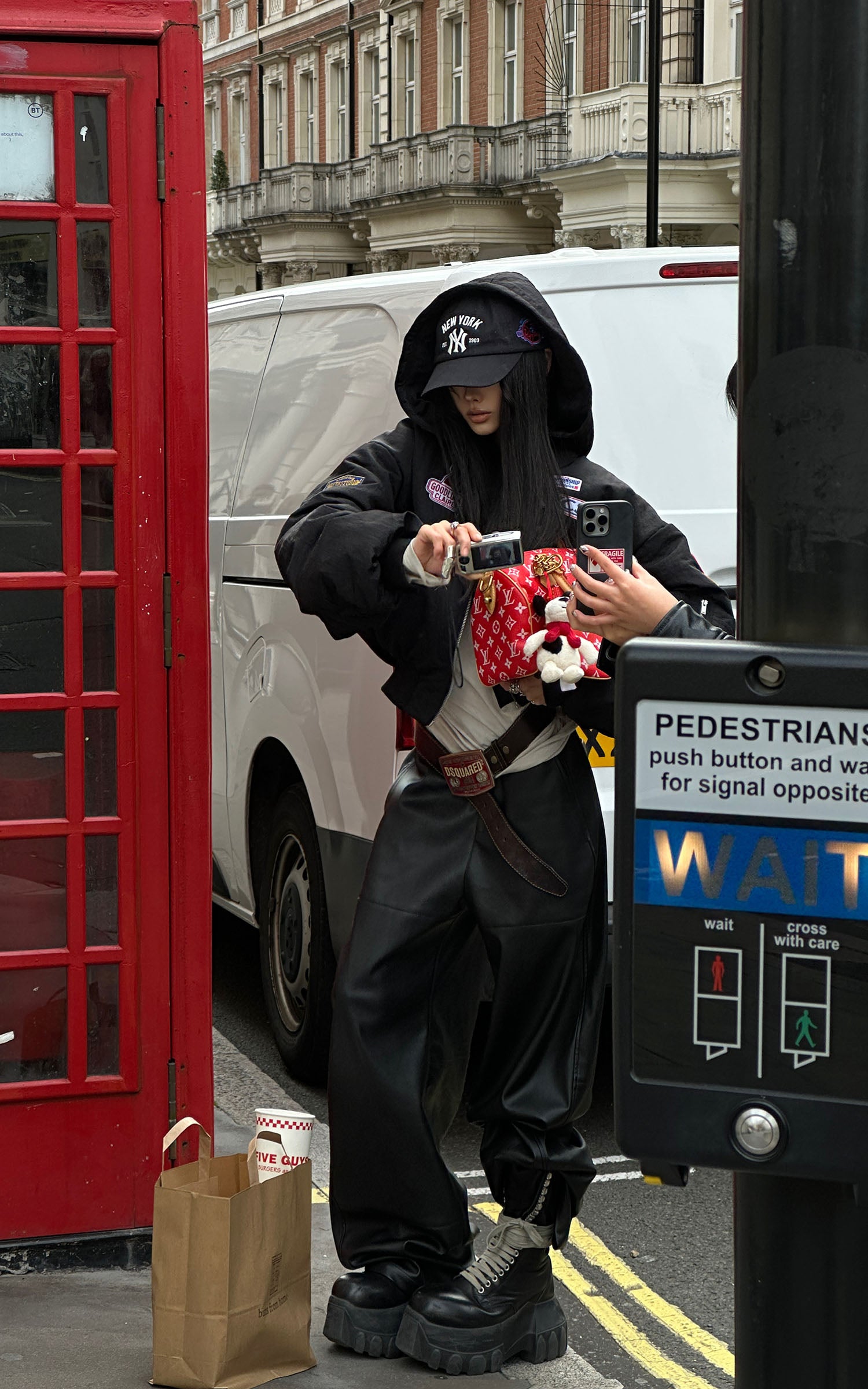 WARDEN EDGE 모토 패치 후드 크롭 봄버 자켓