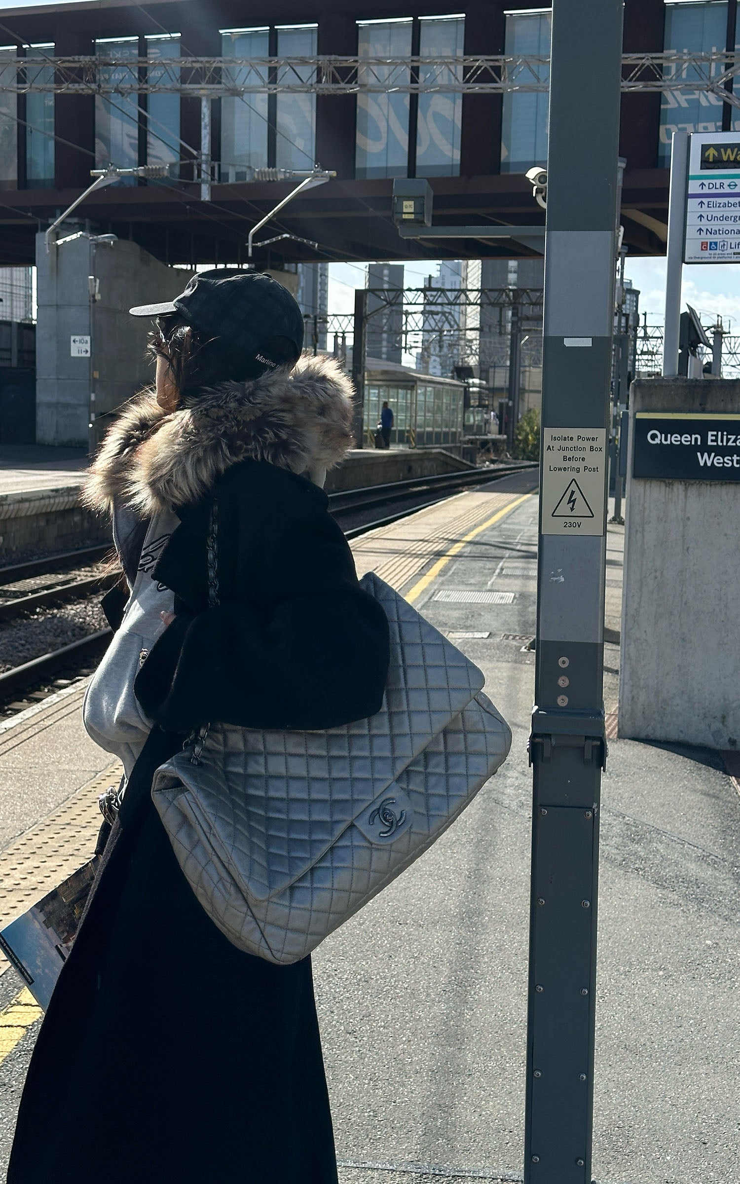 WARDEN EDGE Sweat à capuche court avec fausse fourrure