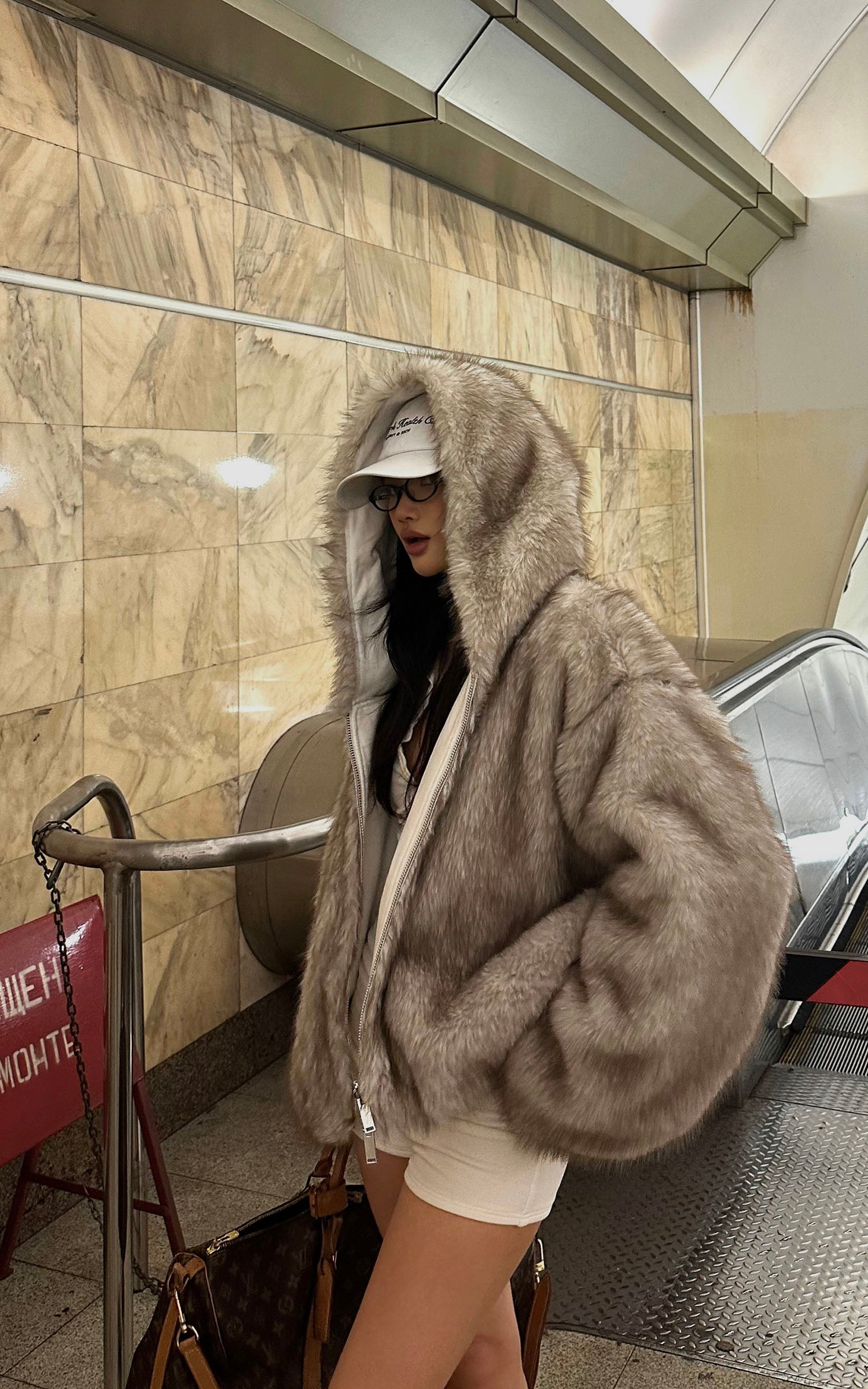 ROVENTE リバーシブルフリースフーディジャケット