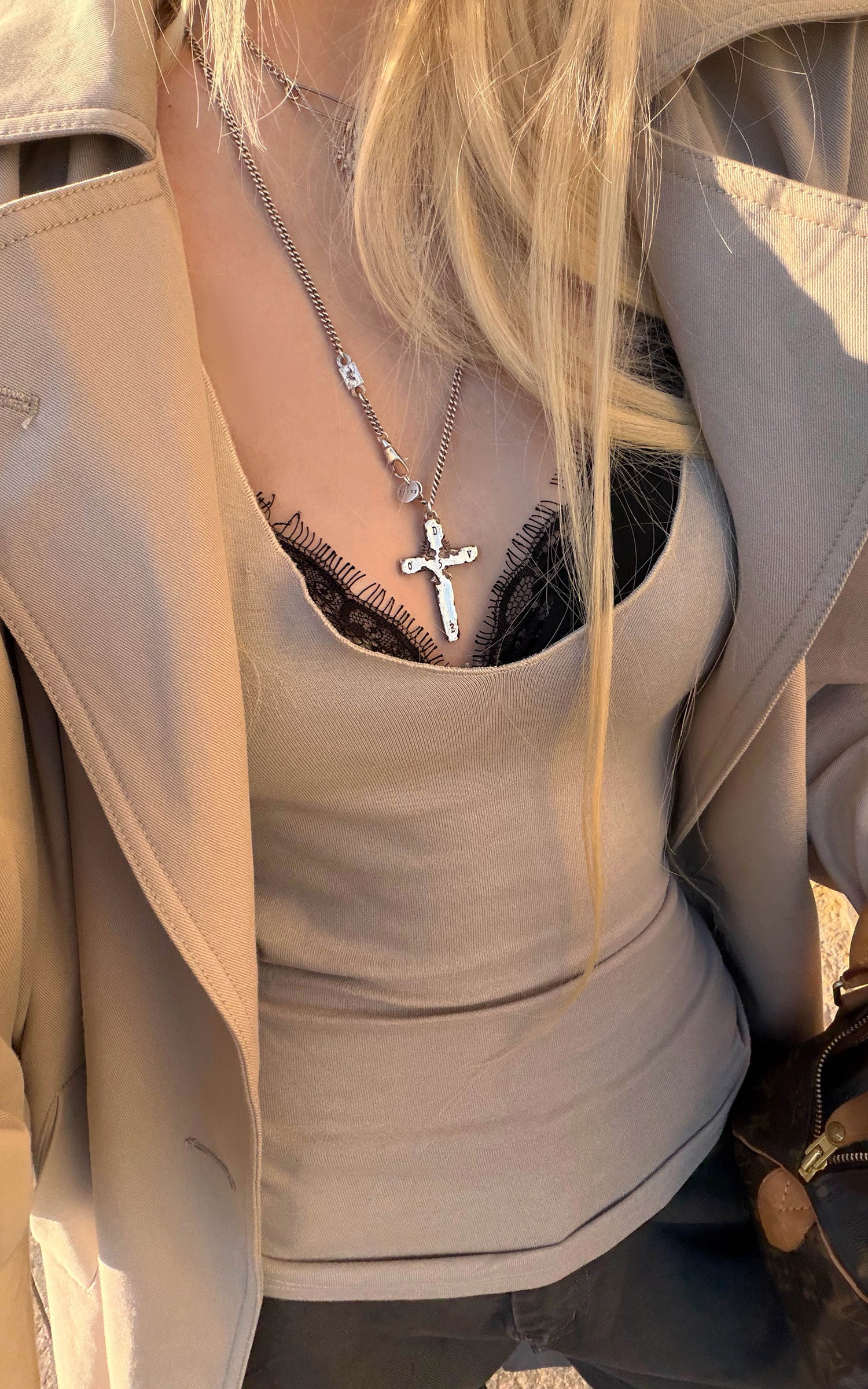 Rase le sol 레이스 트리밍이 돋보이는 골지 딥 V넥 긴팔 티 &amp; 캐미솔 세트