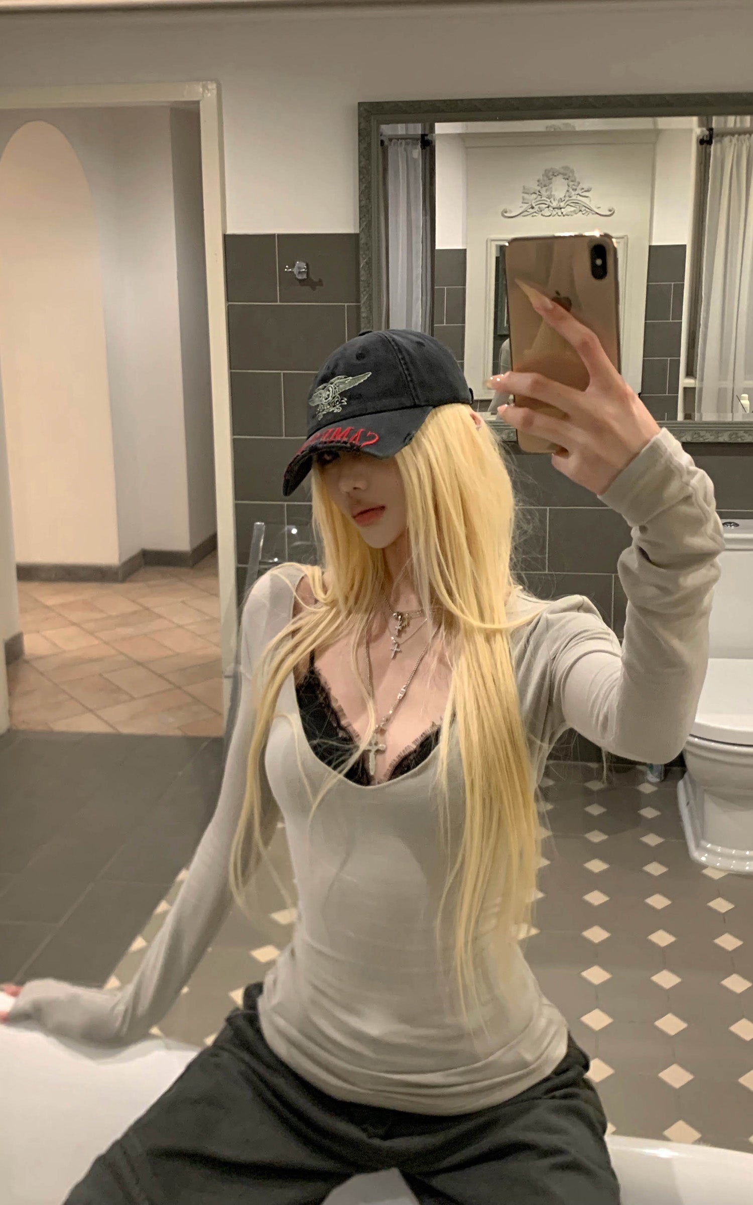 Rase le sol 레이스 트리밍이 돋보이는 골지 딥 V넥 긴팔 티 &amp; 캐미솔 세트