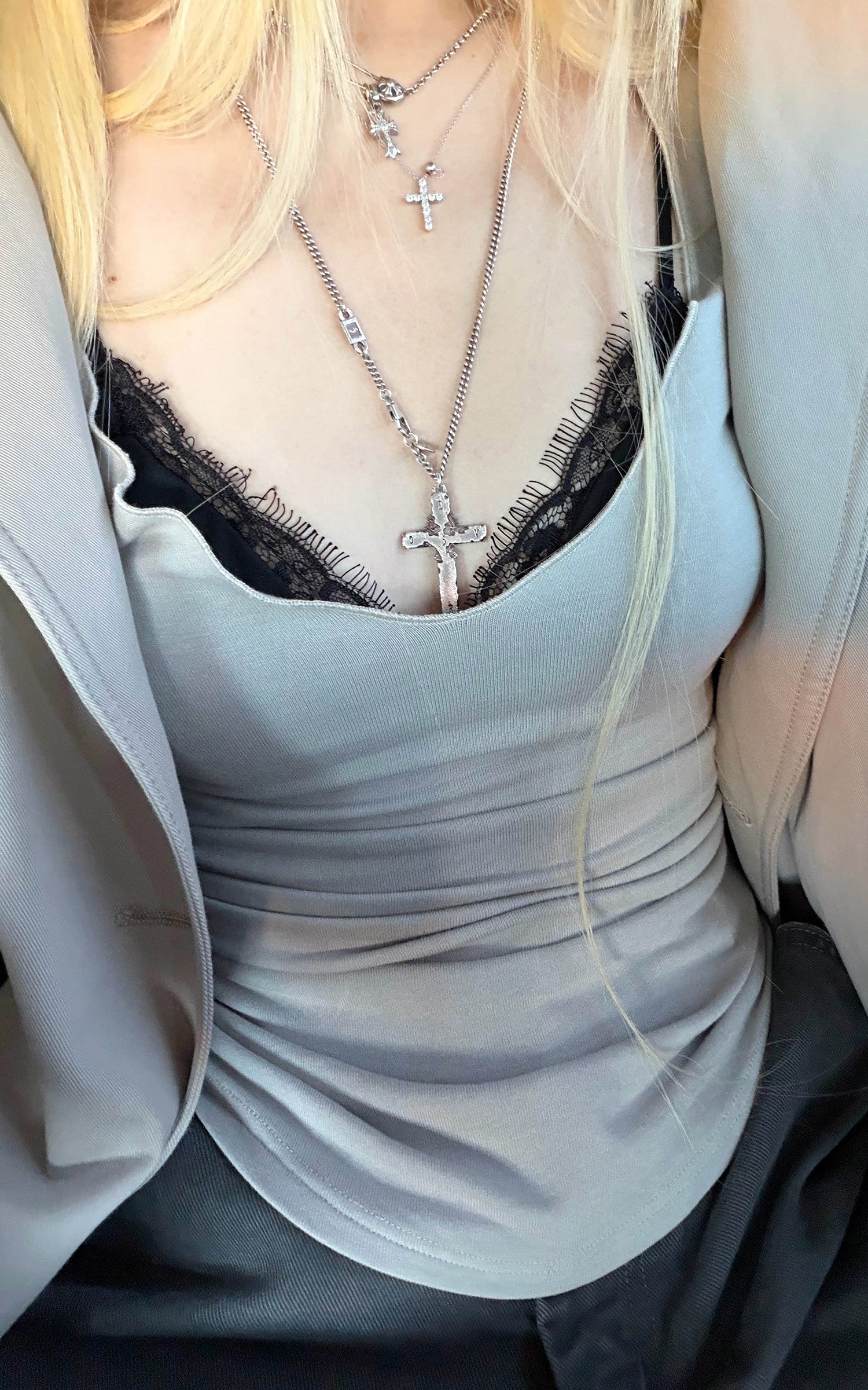 Rase le sol 레이스 트리밍이 돋보이는 골지 딥 V넥 긴팔 티 &amp; 캐미솔 세트