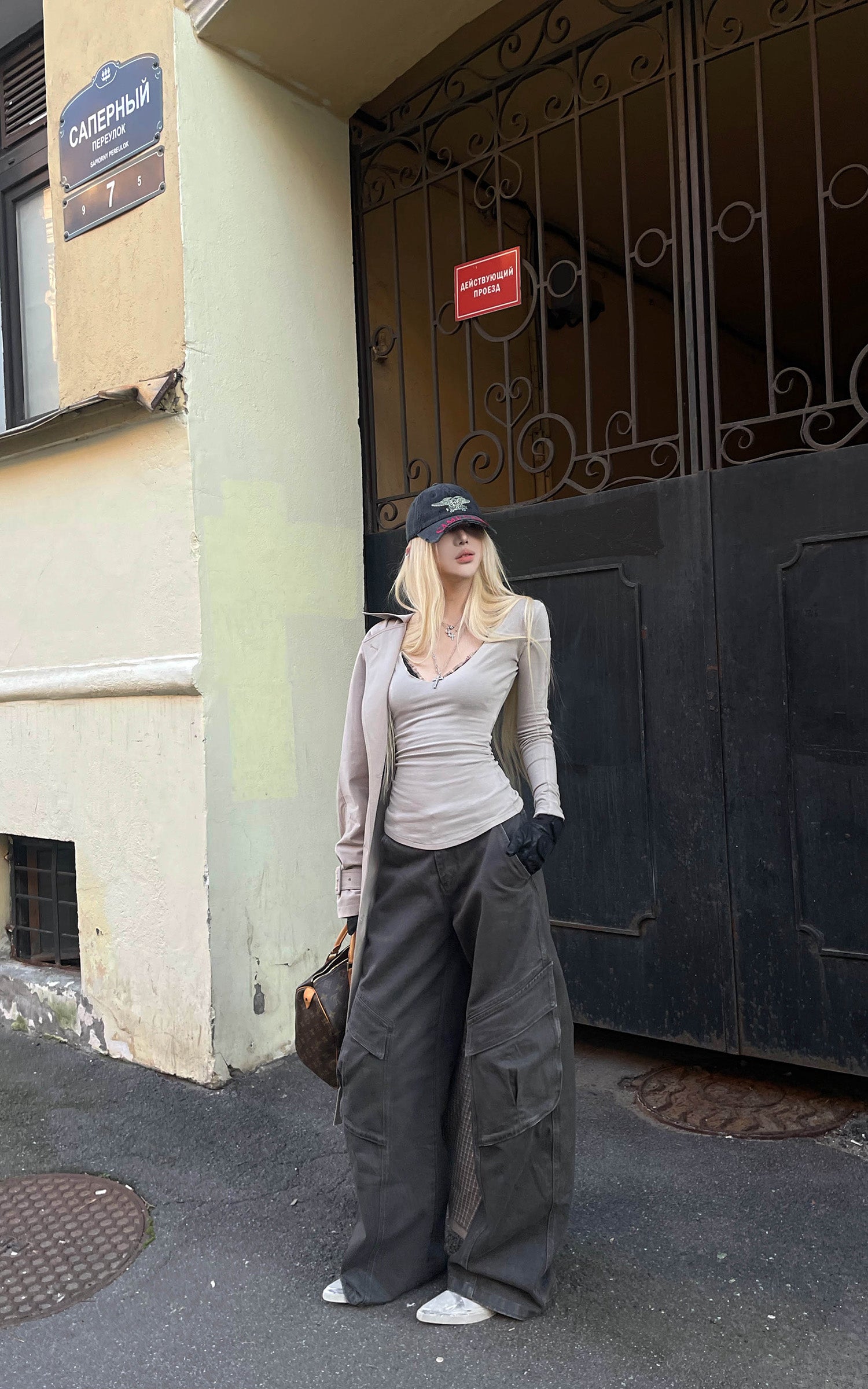 Rase le sol 彫刻されたワイドレッグユーティリティデニムパンツ