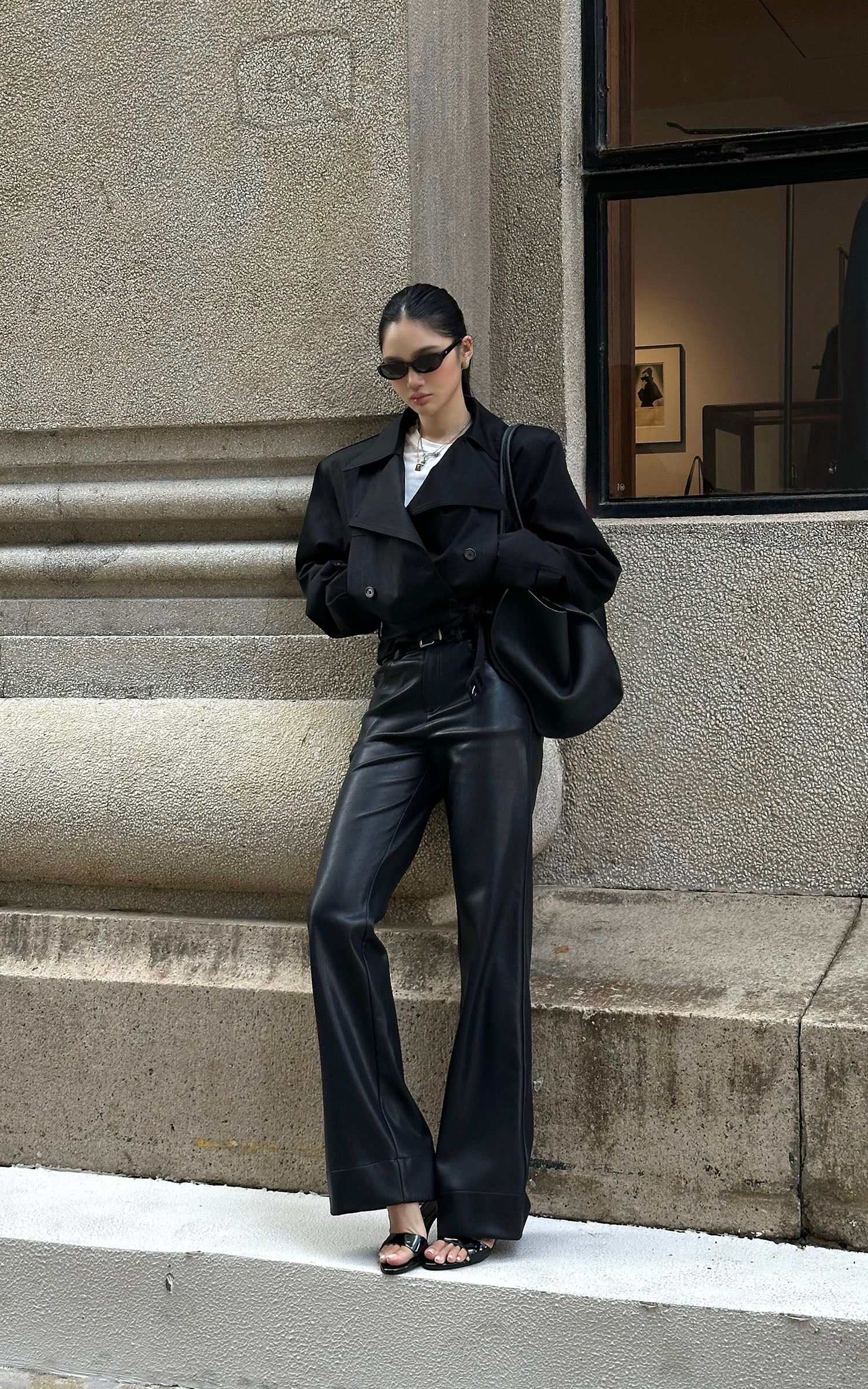 ROVENTE 스트레이트 핏 페이크 레더 팬츠