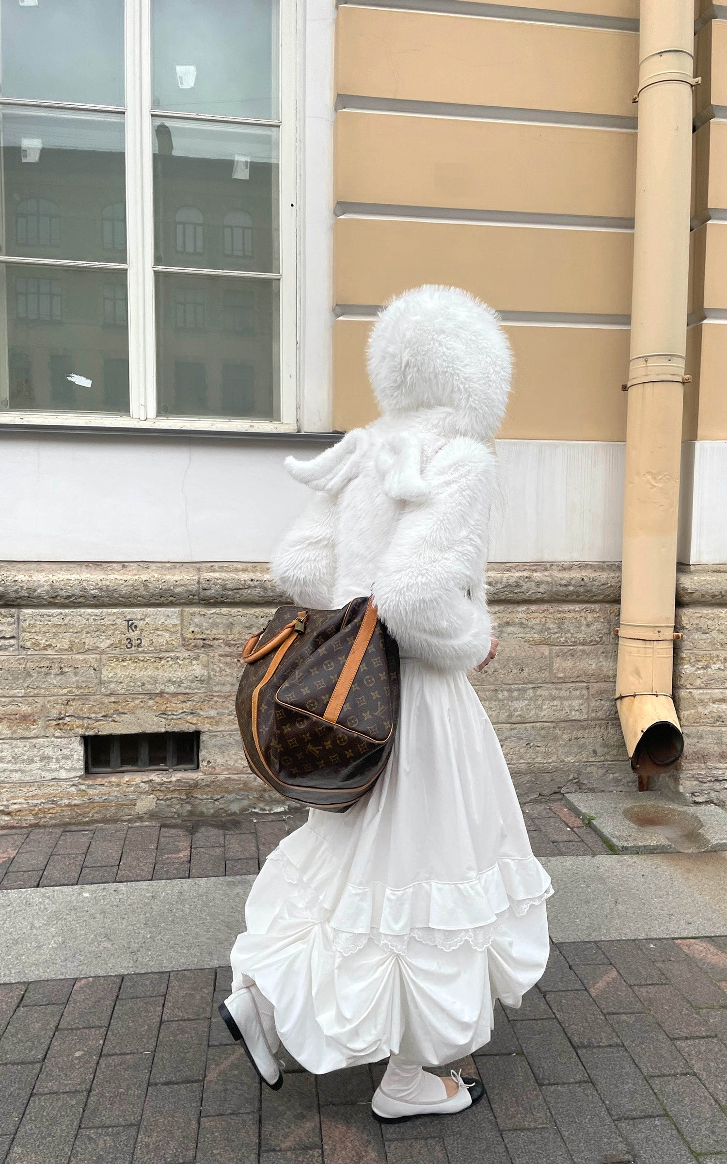 Rase le sol Angel Wing Faux Fur Hoodie Jacket