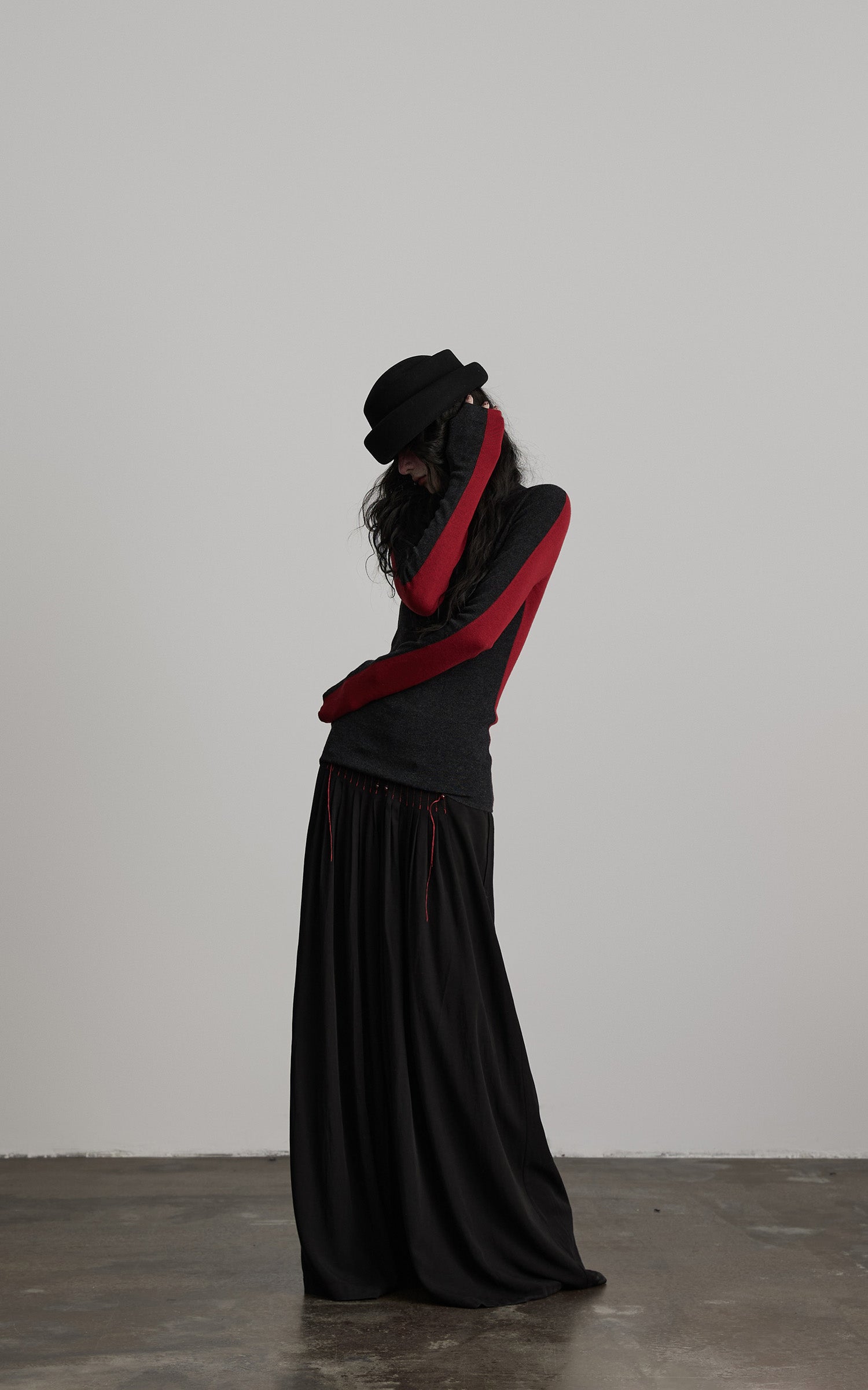 DOINDULGE Contrast Panel Knit Top
