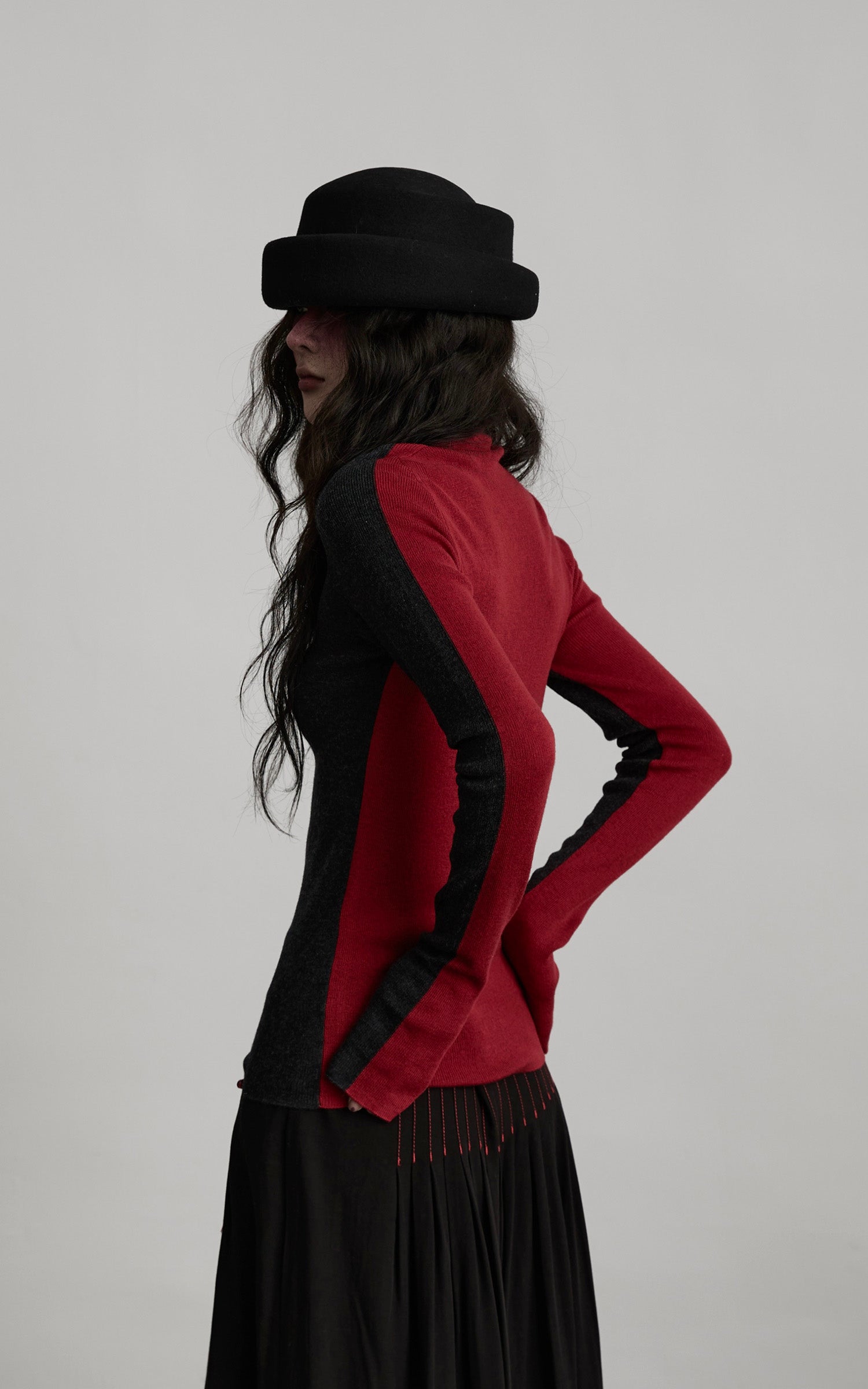 DOINDULGE Contrast Panel Knit Top