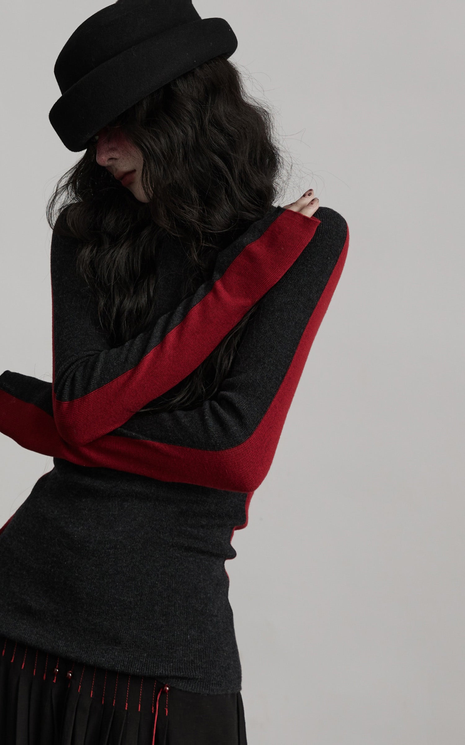 DOINDULGE Contrast Panel Knit Top