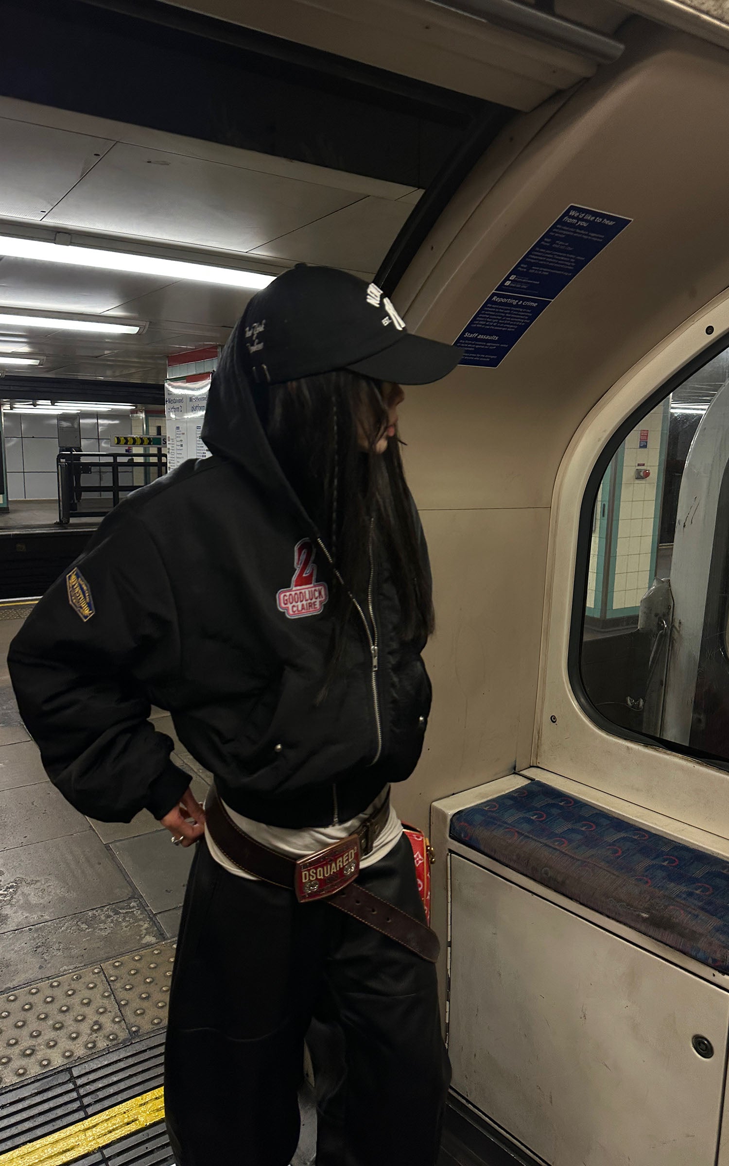 WARDEN EDGE 모토 패치 후드 크롭 봄버 자켓