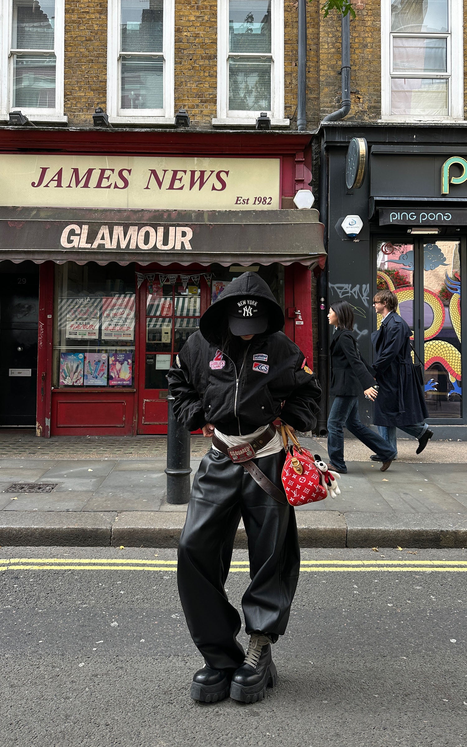 WARDEN EDGE 모토 패치 후드 크롭 봄버 자켓