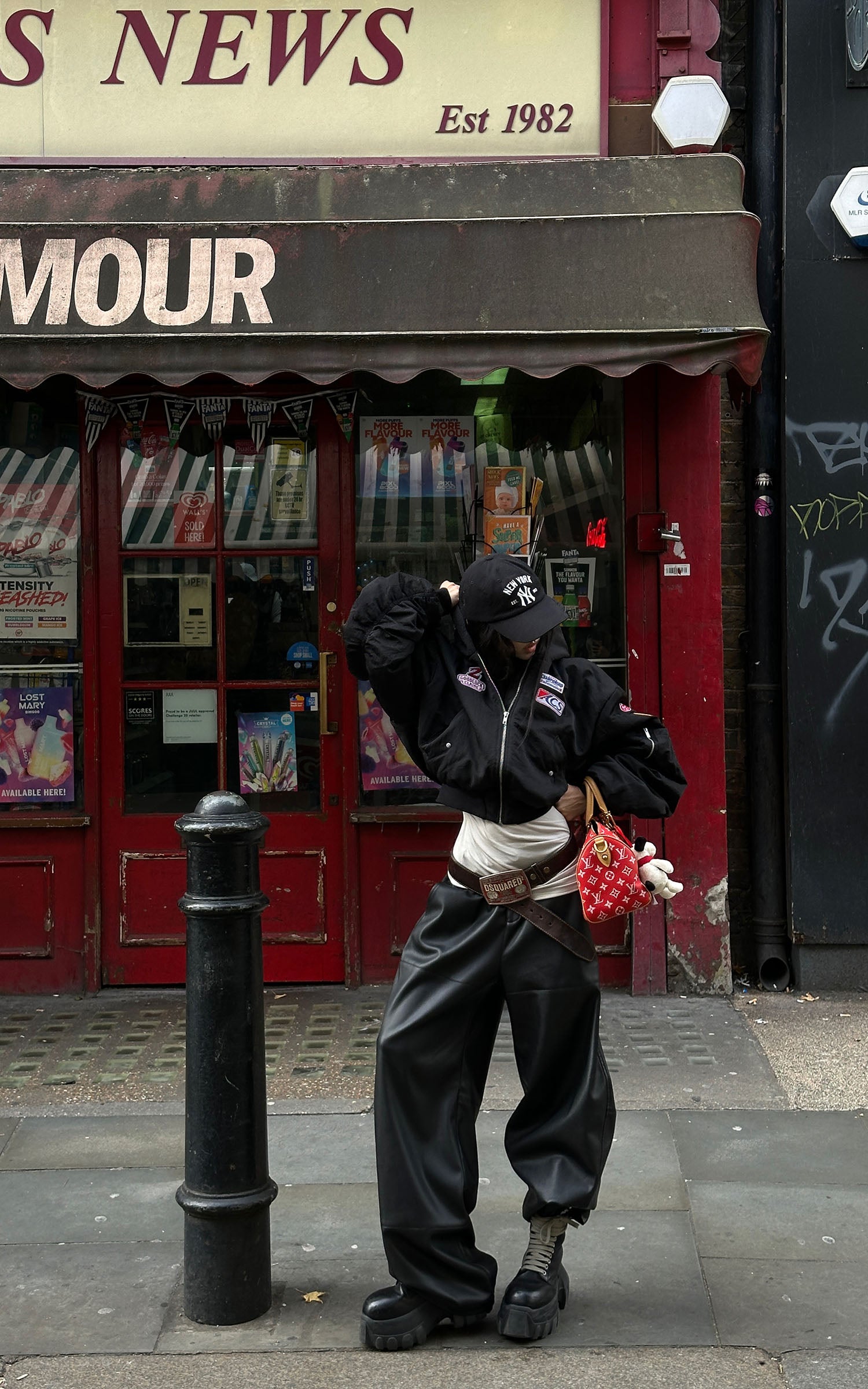 WARDEN EDGE ブラックフェイクレザー ワイドレッグパンツ