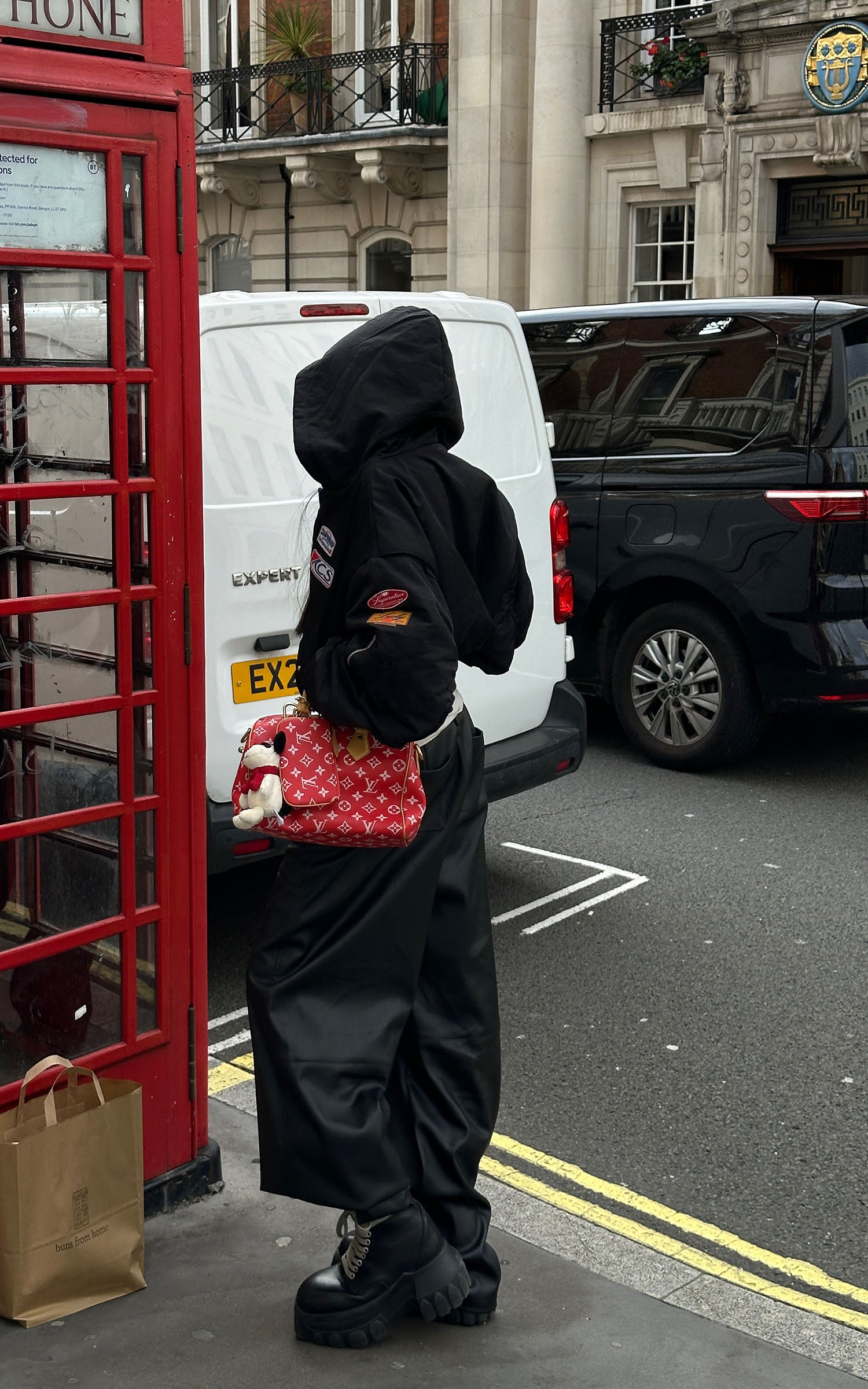 WARDEN EDGE 모토 패치 후드 크롭 봄버 자켓