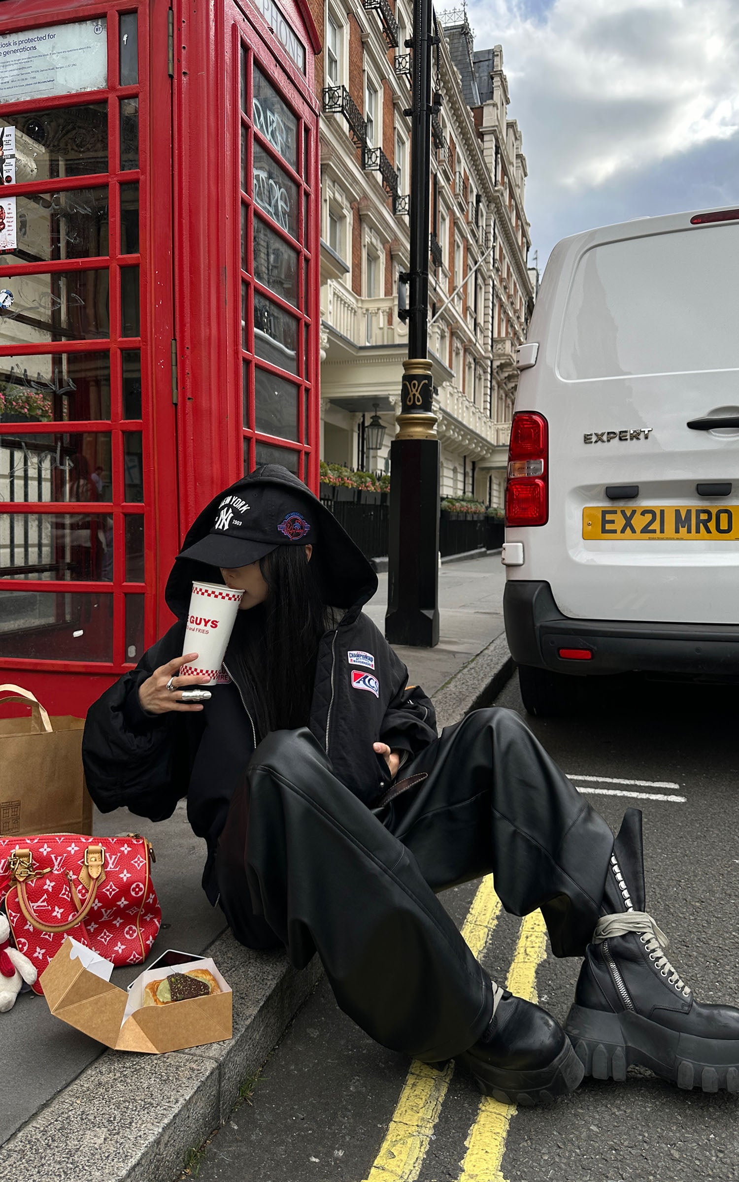 WARDEN EDGE 모토 패치 후드 크롭 봄버 자켓