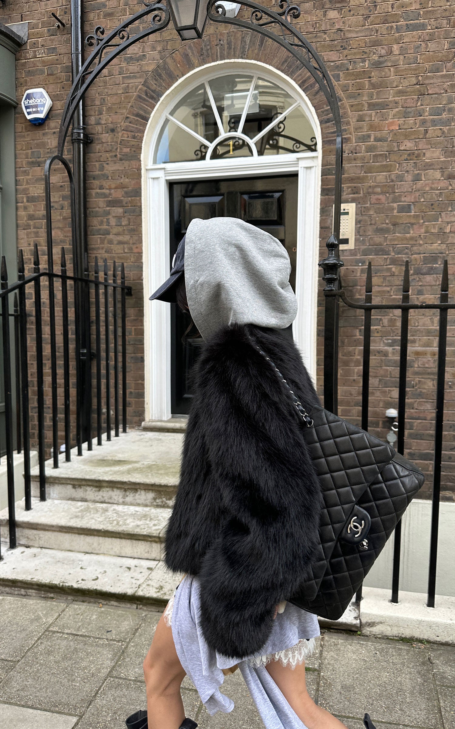 WARDEN EDGE レースパネルとタイディテール付きグレーアシンメトリースカート