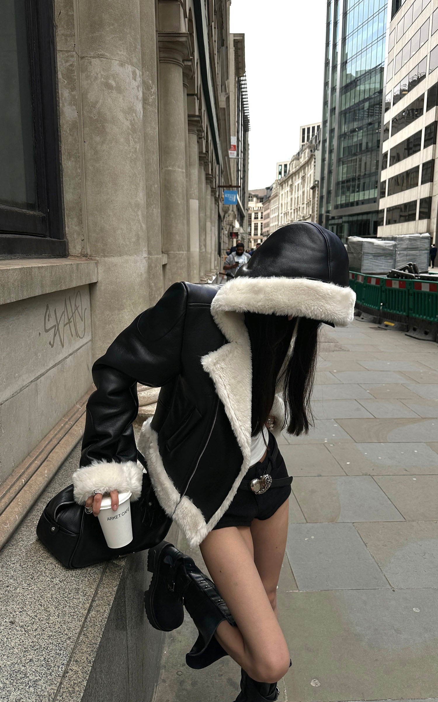 WARDEN EDGE ウールのようなローウエストミニショーツ