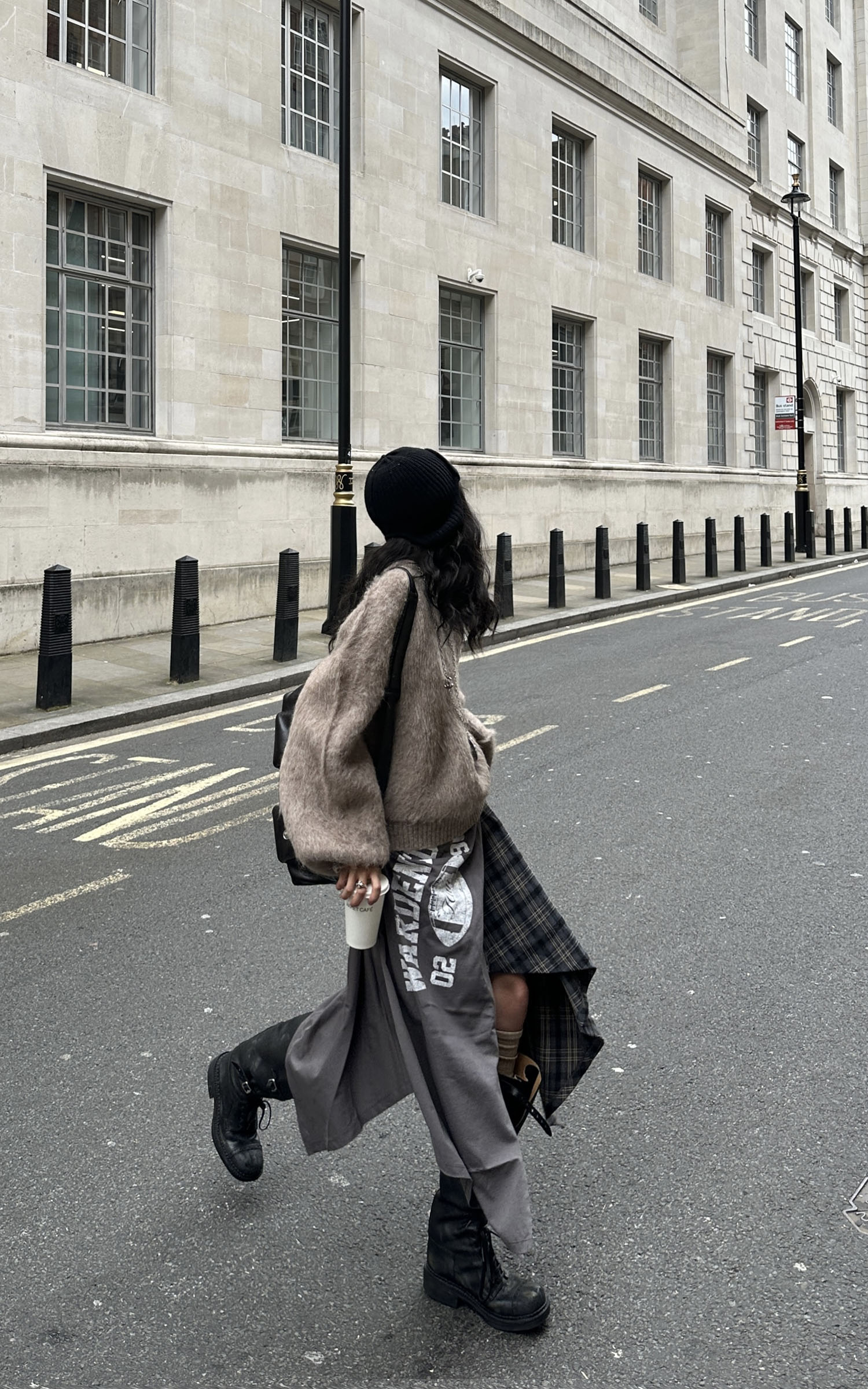 WARDEN EDGE 텍스처 오버사이즈 니트 스웨터