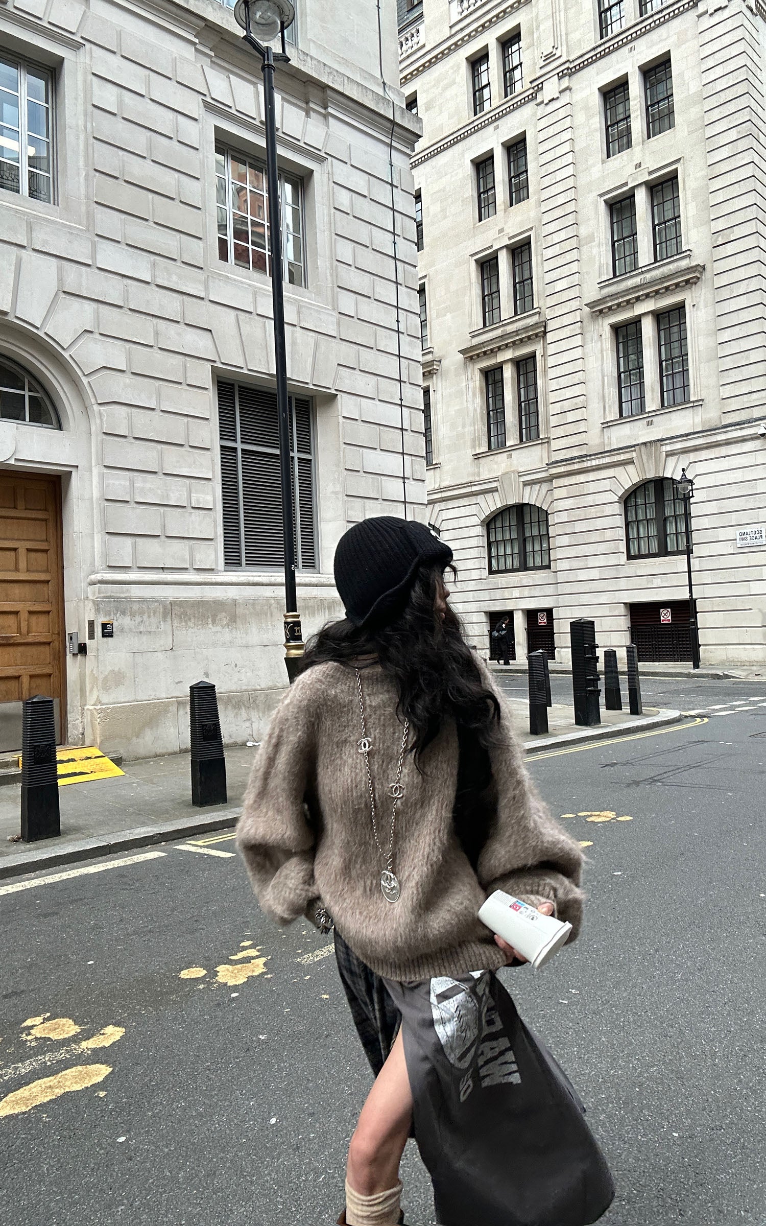 WARDEN EDGE 텍스처 오버사이즈 니트 스웨터