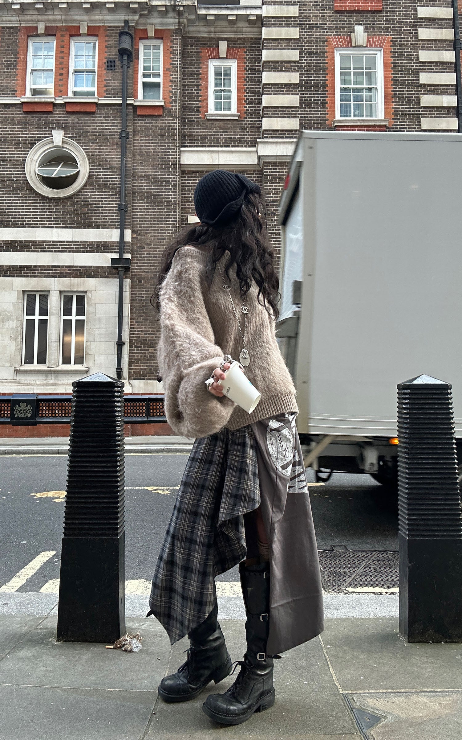 WARDEN EDGE 텍스처 오버사이즈 니트 스웨터