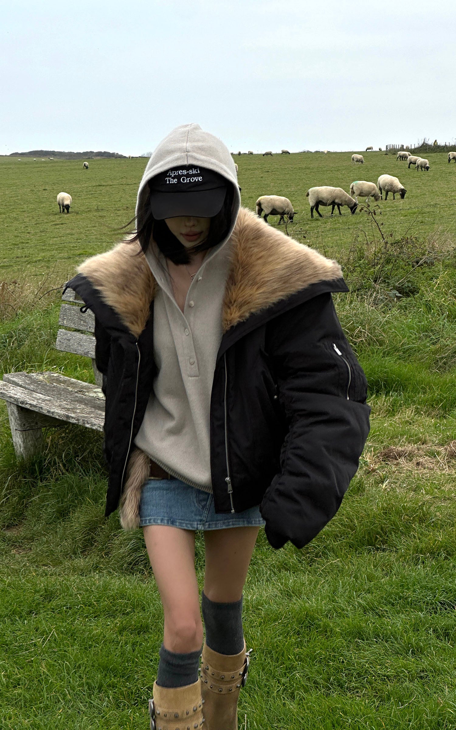 WARDEN EDGE フェイクファーのベルトディテール付きデニムミニスカート