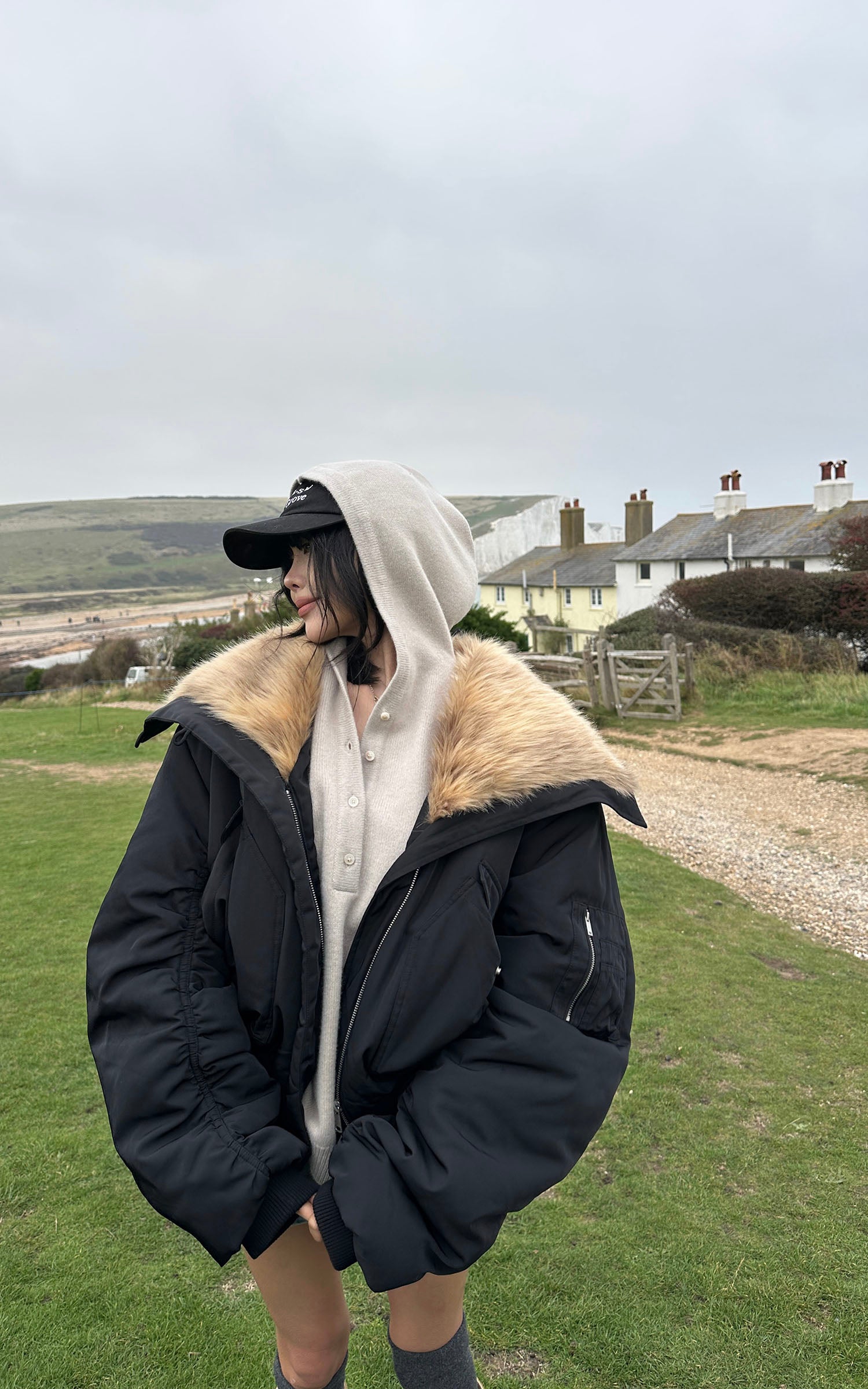 WARDEN EDGE 페이크 퍼 칼라 크롭 다운 재킷