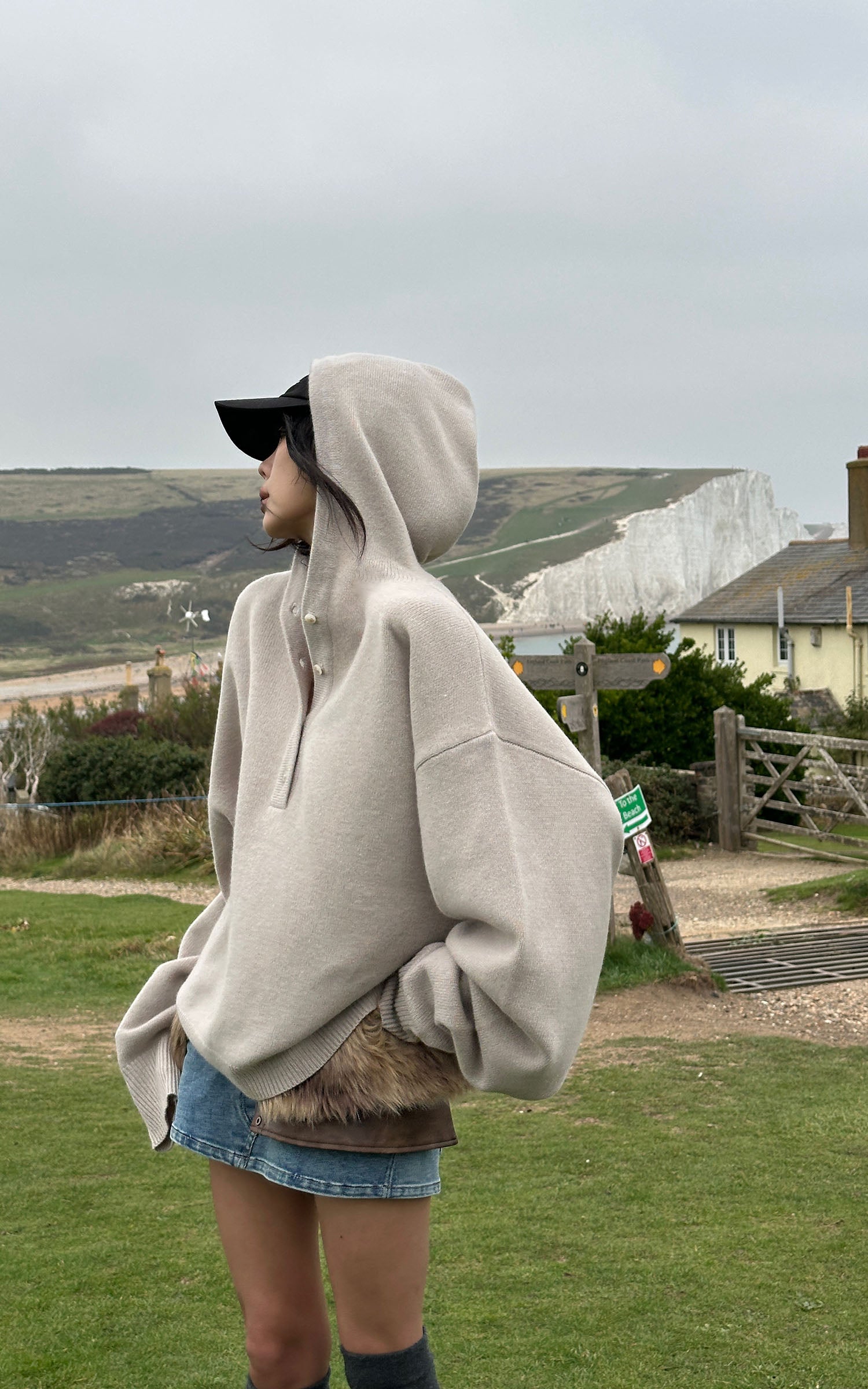 WARDEN EDGE フェイクファーのベルトディテール付きデニムミニスカート