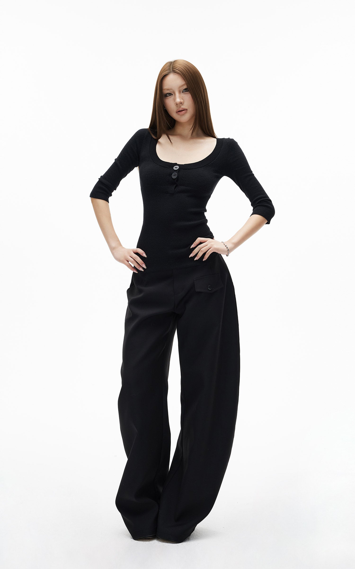 IAMXIAA 버튼 디테일 스쿱넥 니트 탑