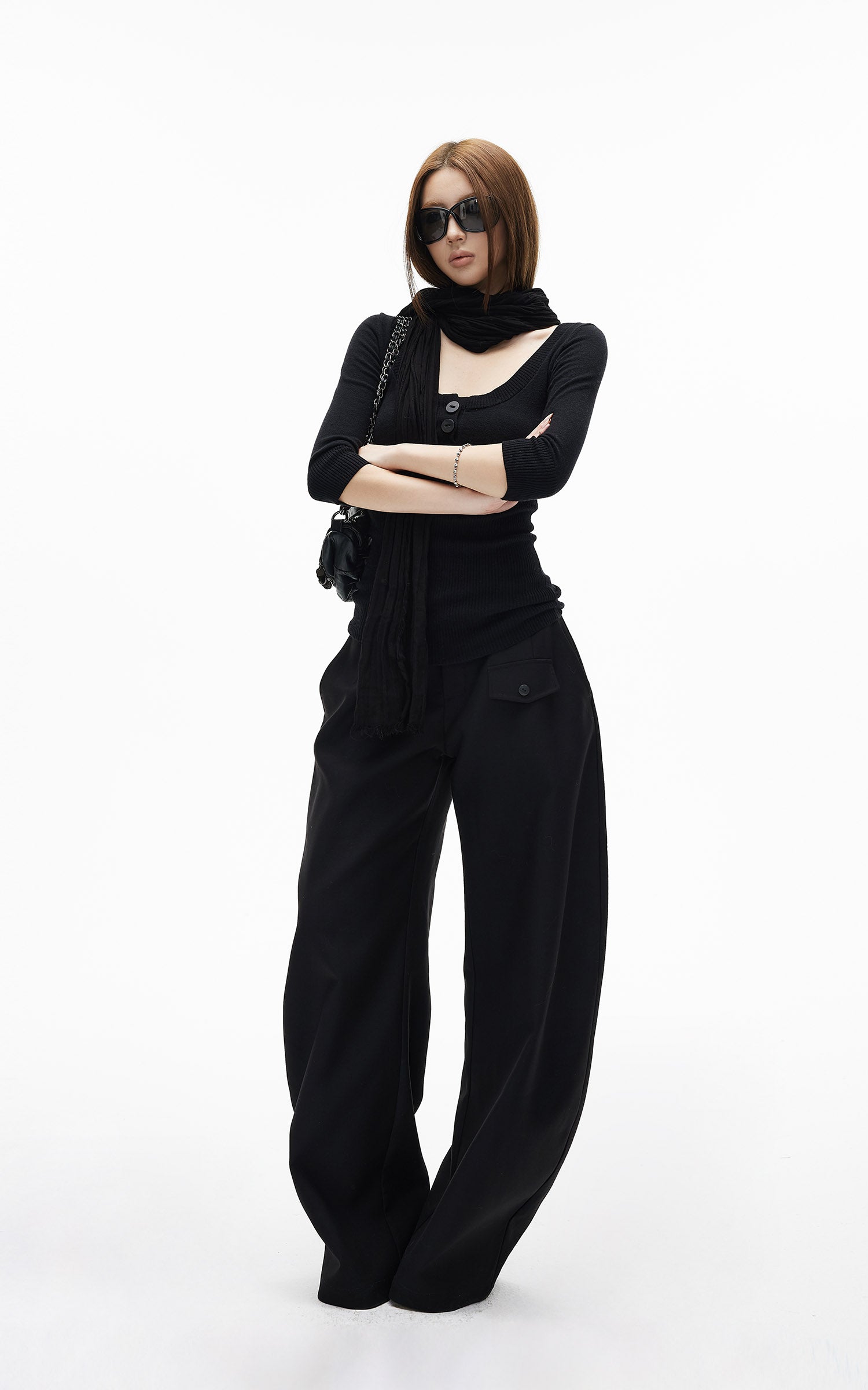 IAMXIAA 버튼 디테일 스쿱넥 니트 탑