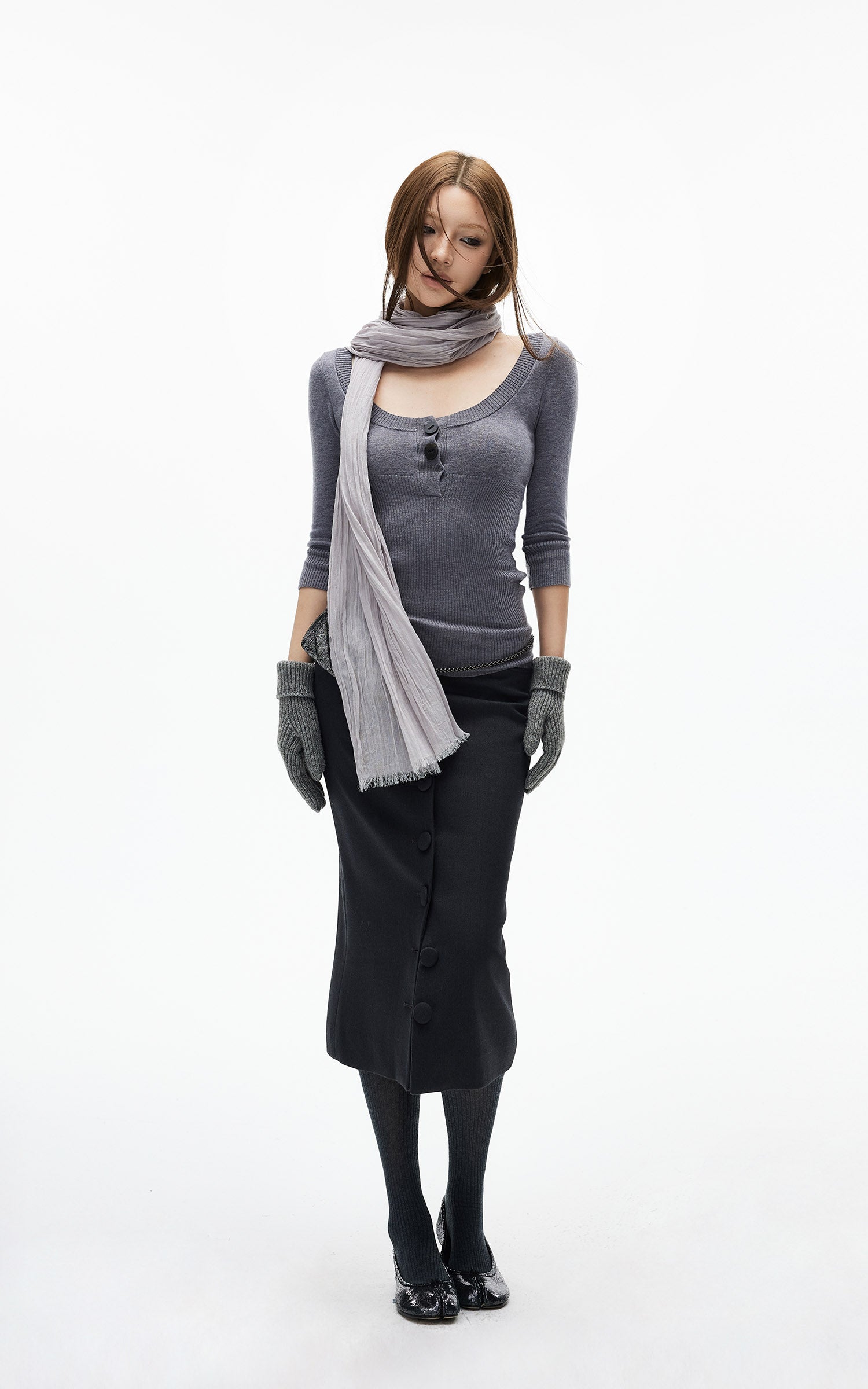 IAMXIAA 버튼 디테일 스쿱넥 니트 탑