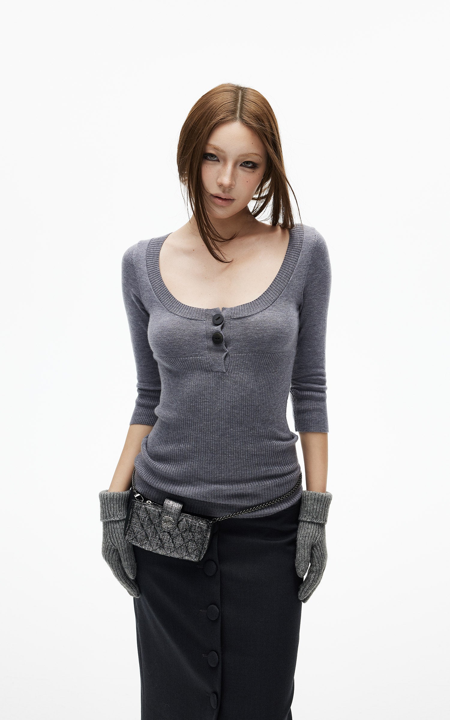 IAMXIAA 버튼 디테일 스쿱넥 니트 탑