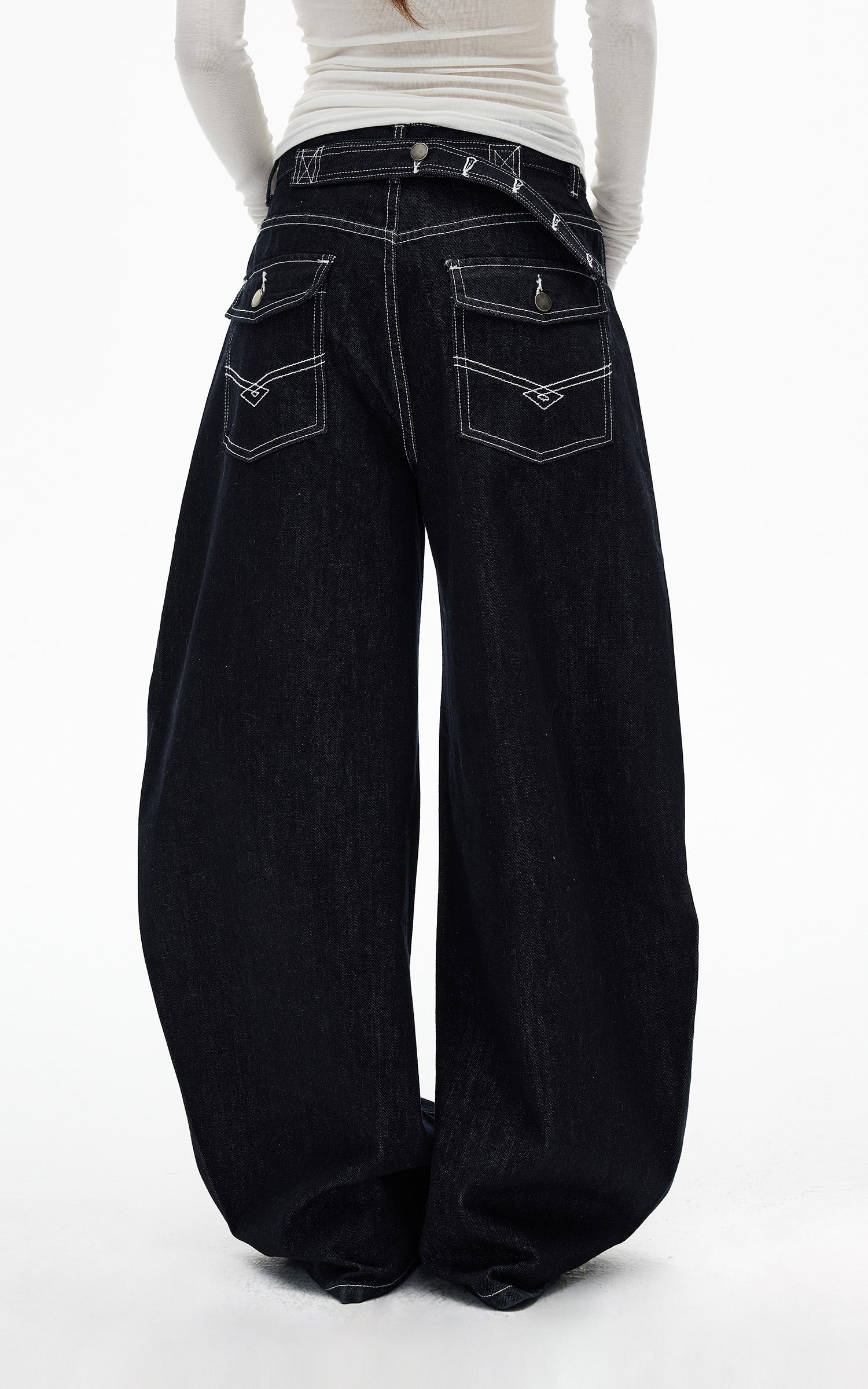 IAMXIAA Jean large en denim à surpiqûres contrastées avec doubles poches arrière