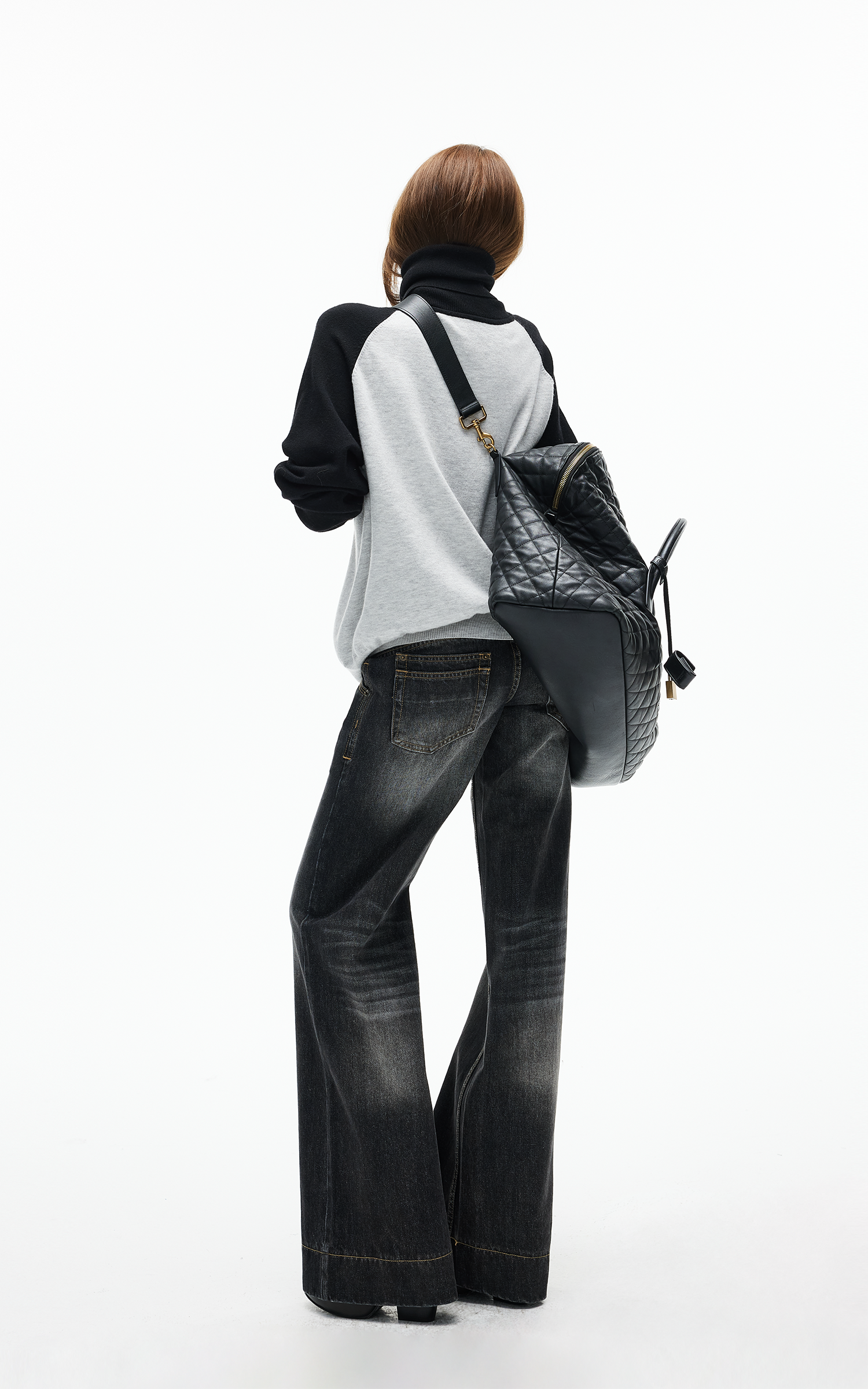 IAMXIAA Contrast Knit Turtleneck Sweater