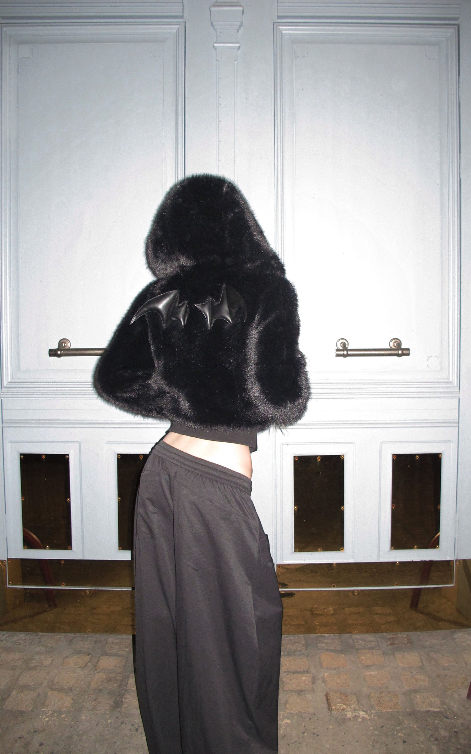 Rase le sol デビルウィング付きフェイクファーフーディ