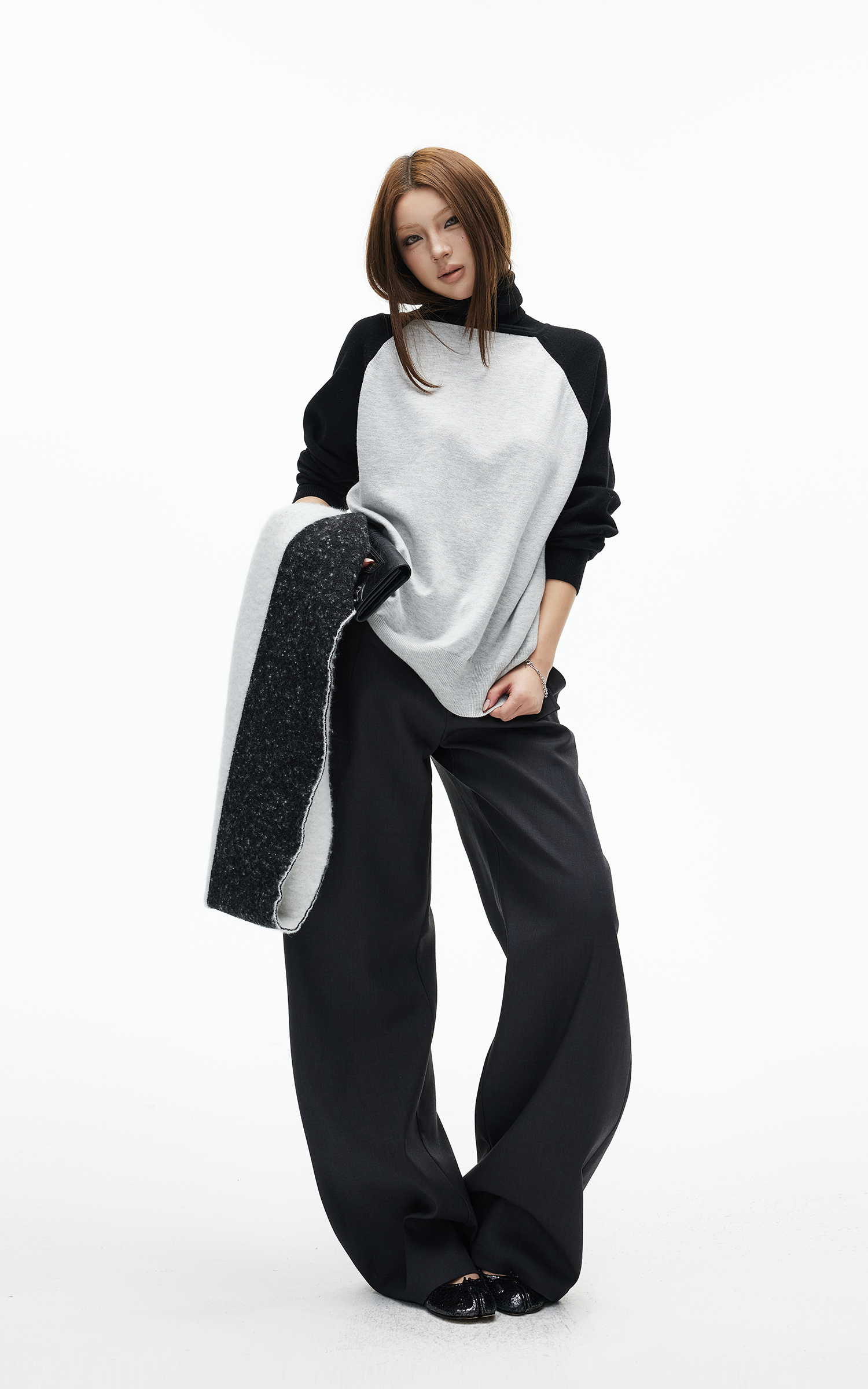 IAMXIAA Contrast Knit Turtleneck Sweater