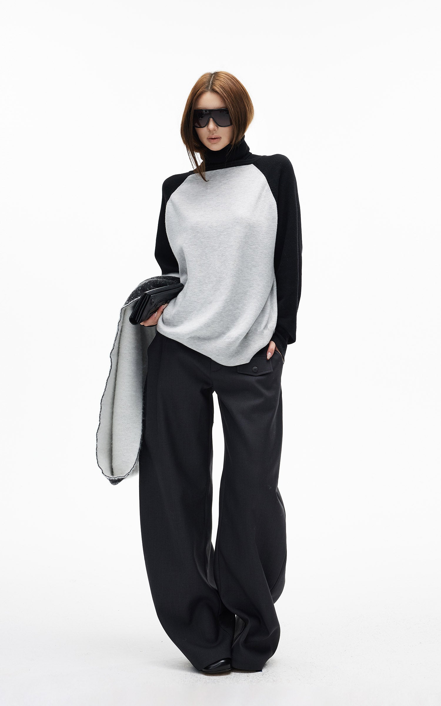 IAMXIAA Contrast Knit Turtleneck Sweater