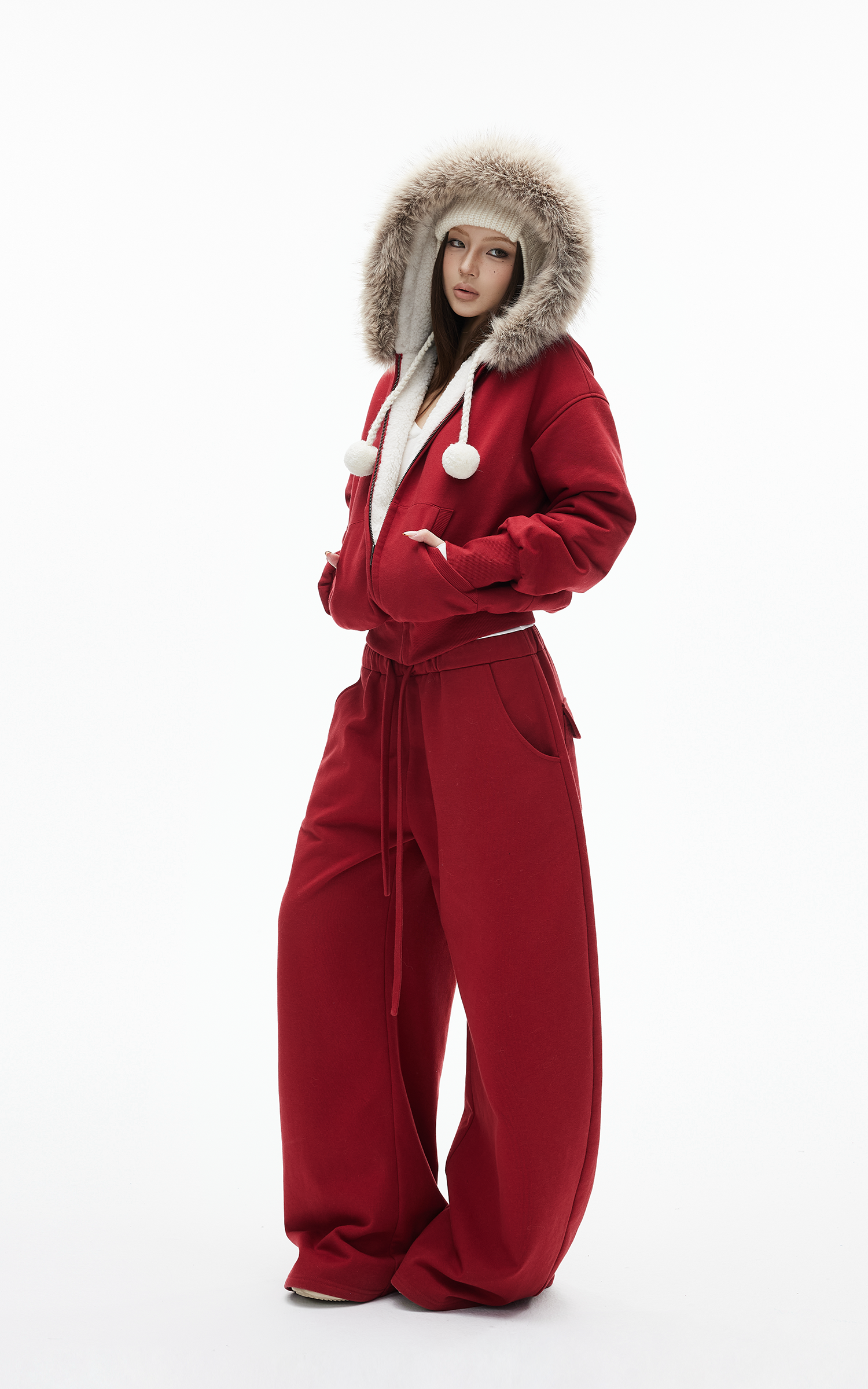 IAMXIAA フェイクファー付きフリースフーディーとワイドレッグスウェットパンツセット