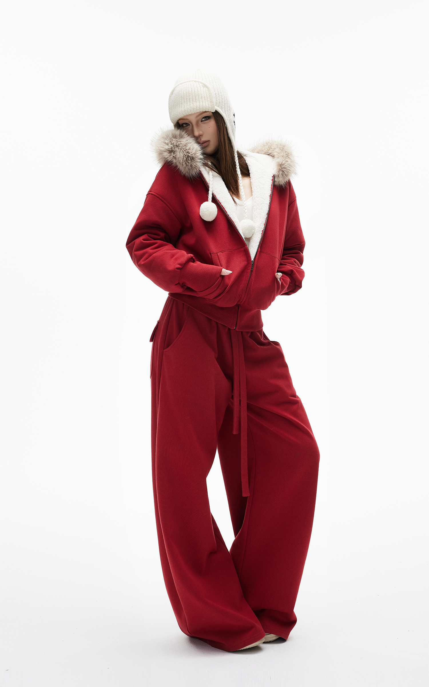 IAMXIAA フェイクファー付きフリースフーディーとワイドレッグスウェットパンツセット