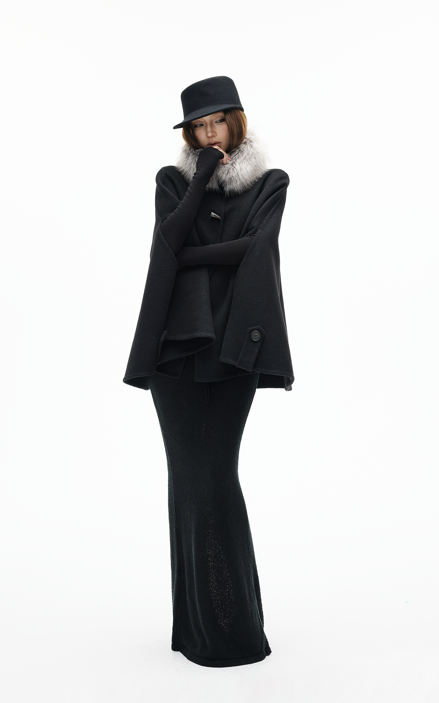 IAMXIAA フェイクファーの襟とトグルボタン付きウールケープコート
