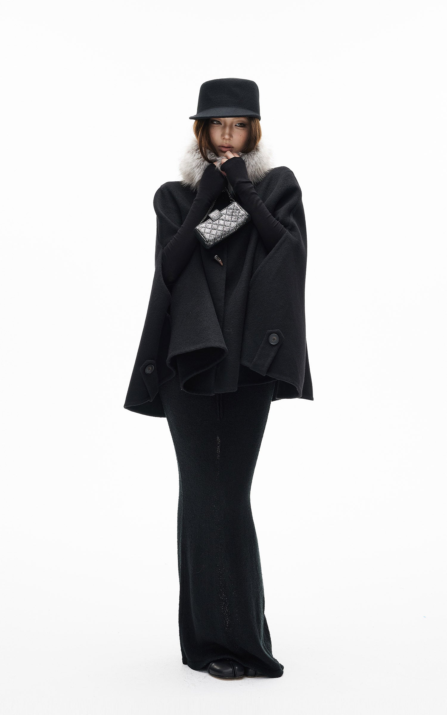 IAMXIAA フェイクファーの襟とトグルボタン付きウールケープコート