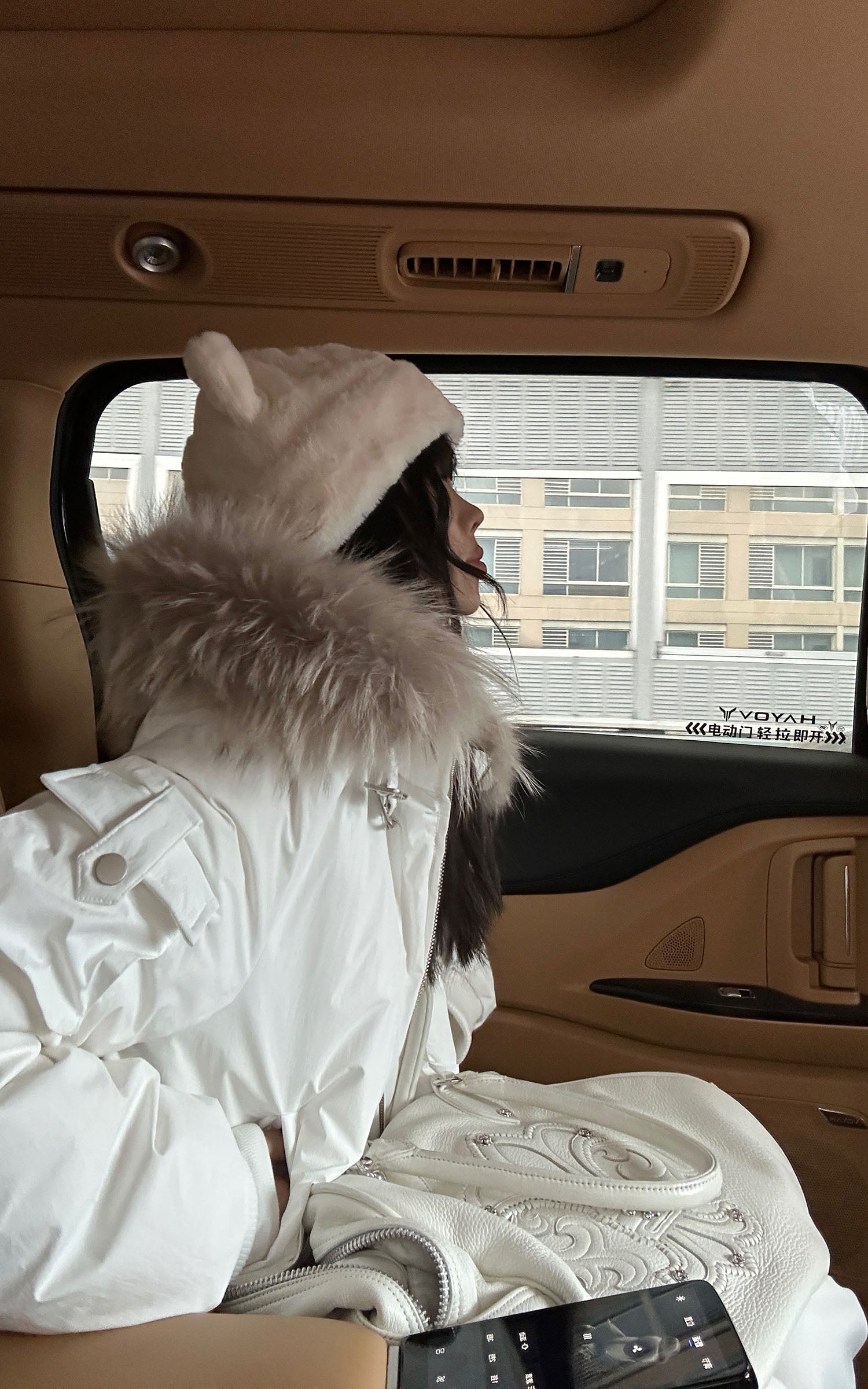 WARDEN EDGE 取り外し可能なフェイクファー付きクロップドパファージャケット