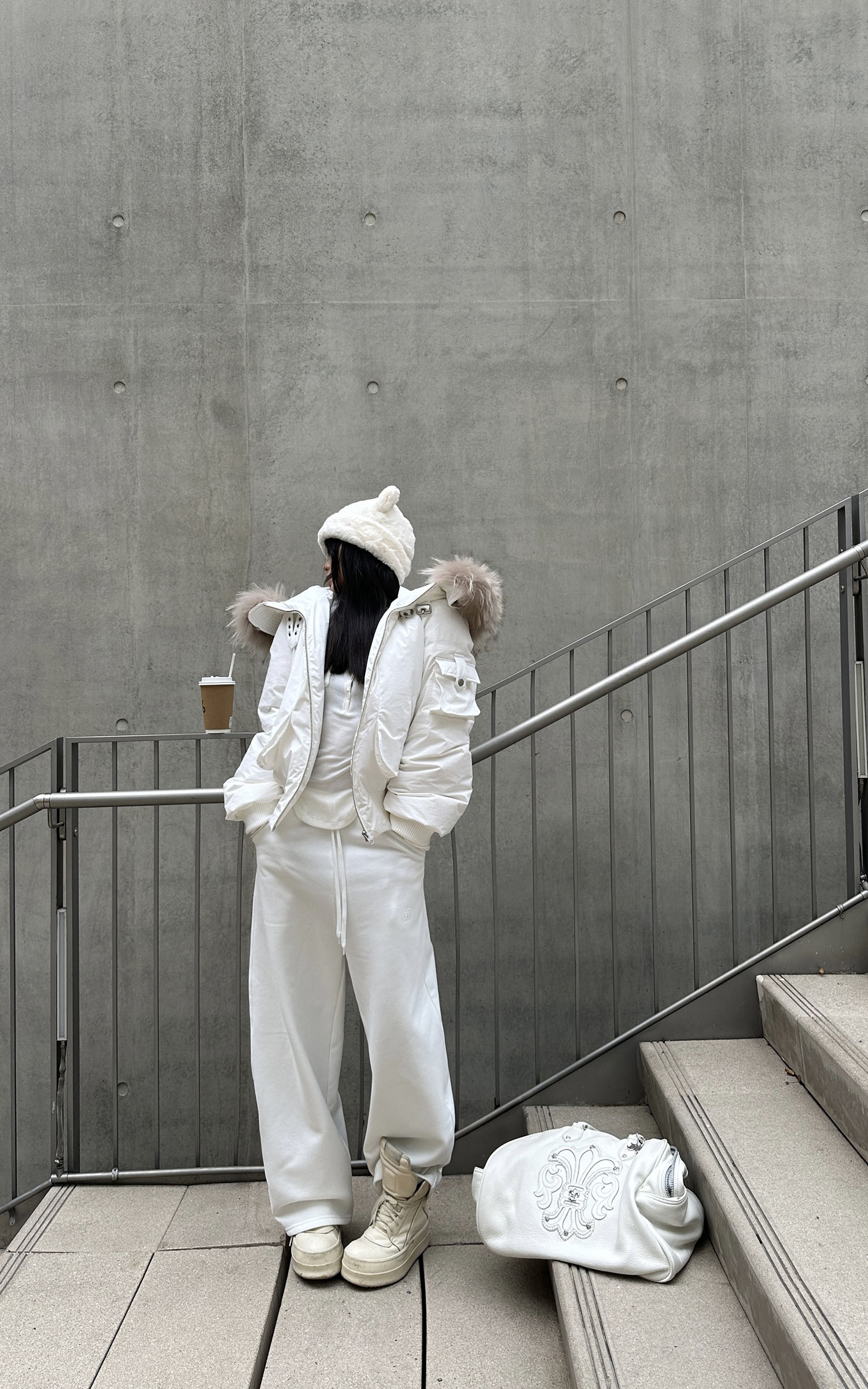 WARDEN EDGE 取り外し可能なフェイクファー付きクロップドパファージャケット