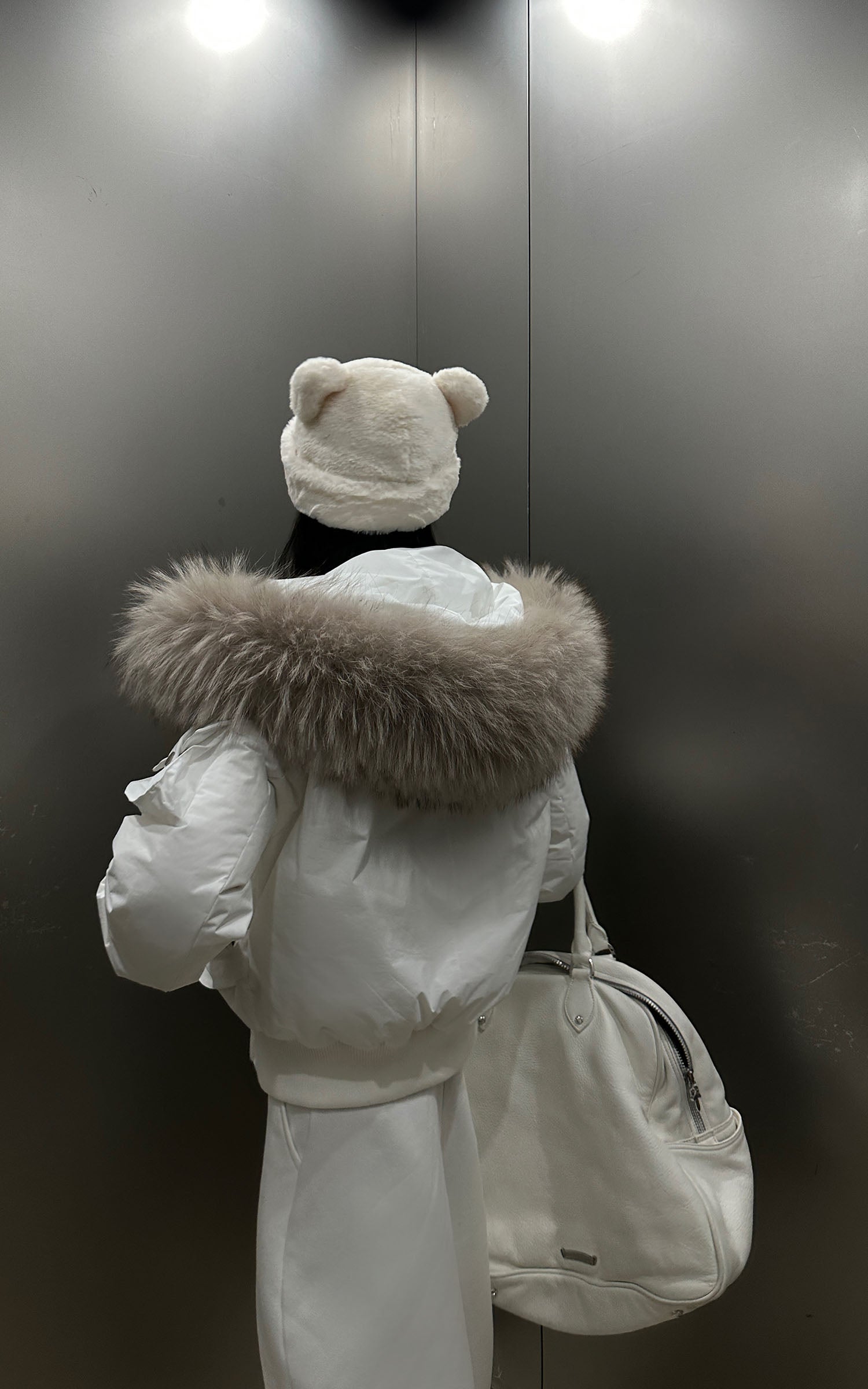 WARDEN EDGE 取り外し可能なフェイクファー付きクロップドパファージャケット