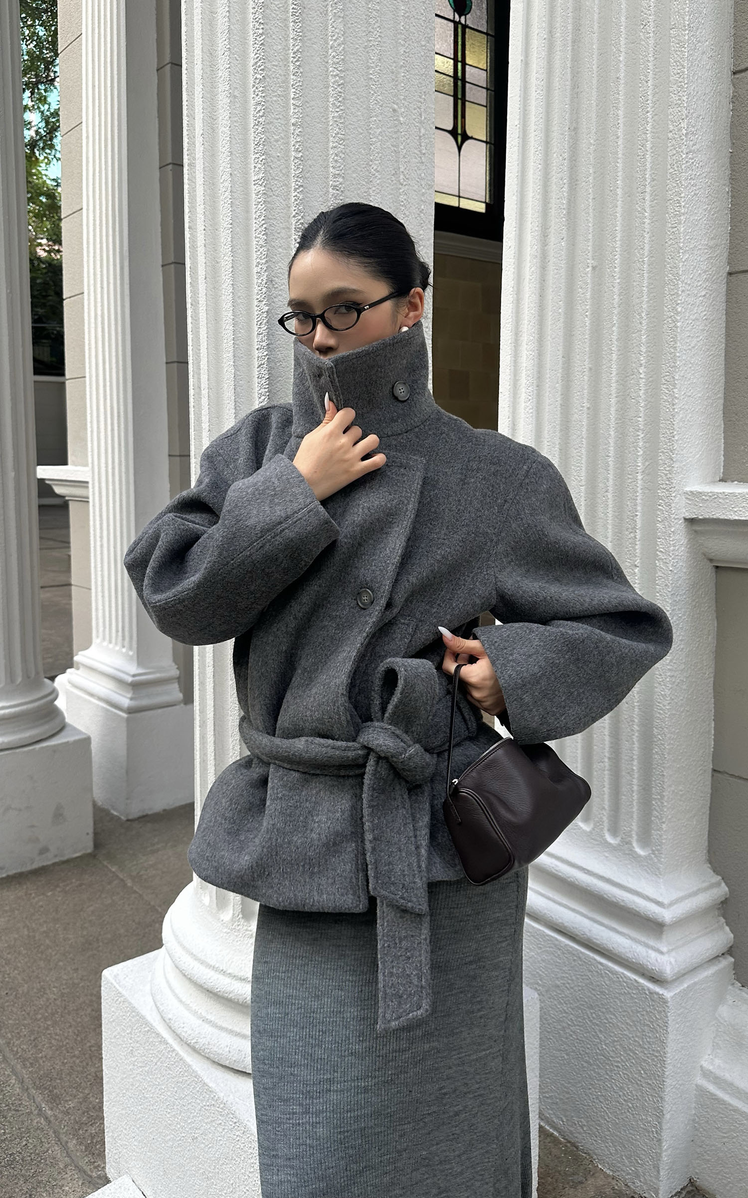 ROVENTE 구조적인 울 혼방 크롭 코트, 랩 벨트 포함 &amp; 포인트 하이 칼라