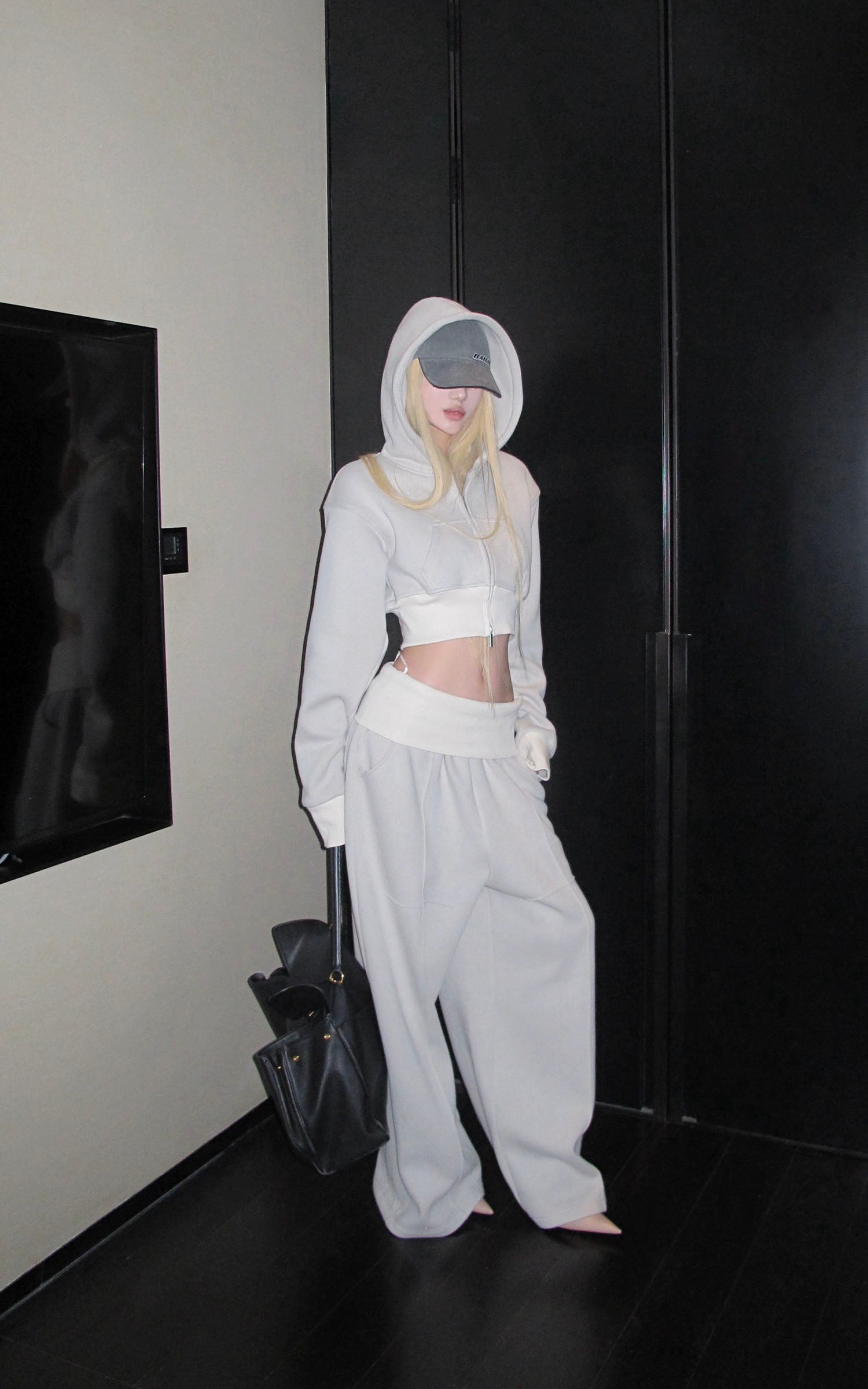 Rase le sol 커브드 헴 크롭 후디 &amp; 와이드 팬넬 스웨트팬츠 세트