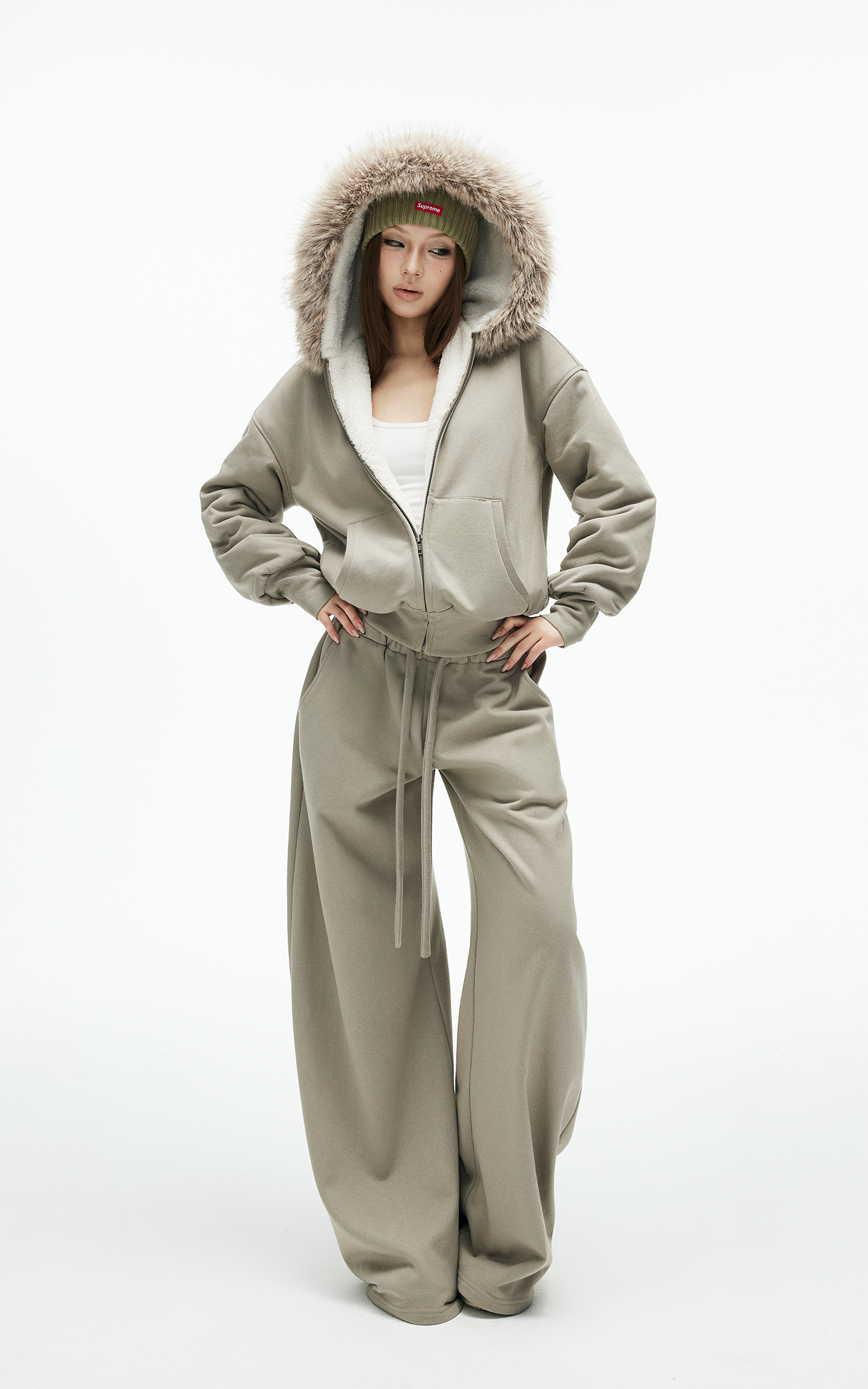 IAMXIAA 페이크 퍼 트림 후드 집업 재킷 &amp; 와이드 레그 스웨트팬츠 세트