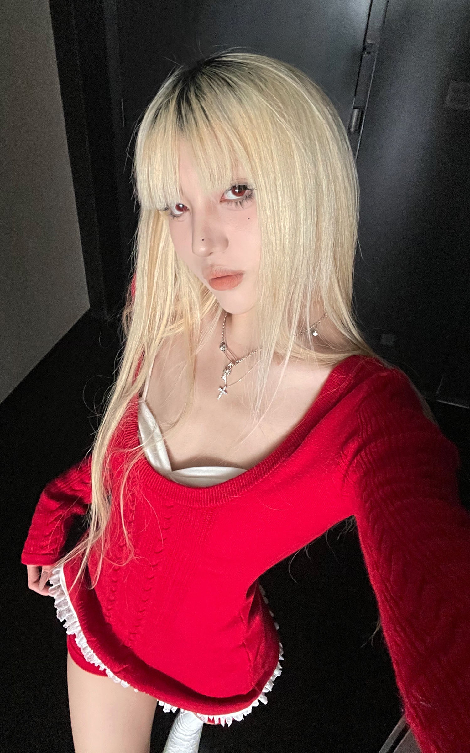 Ensemble 3 pièces : pull ajusté à torsades, short et caraco superposé orné de dentelle