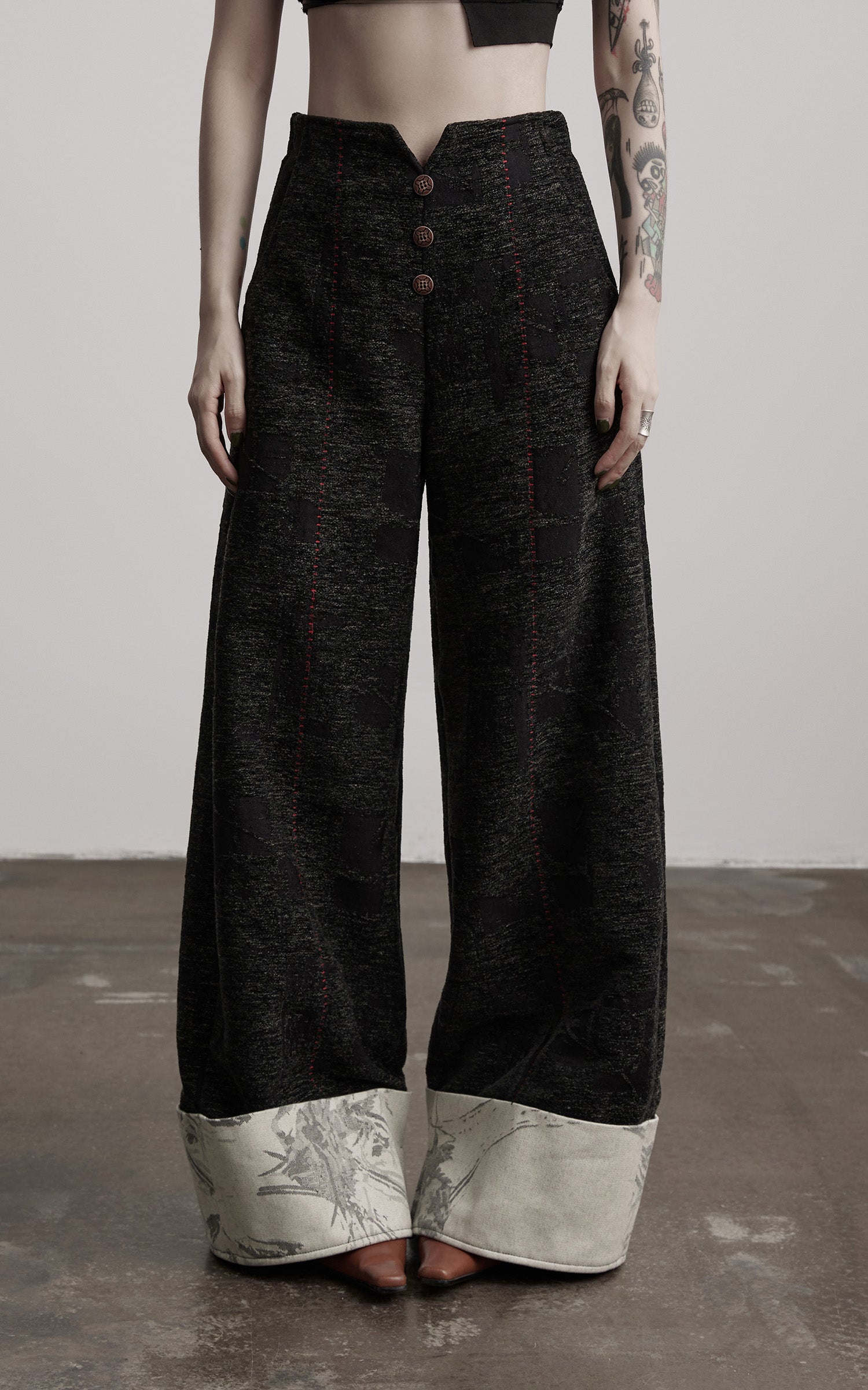 DOINDULGE Wide-Leg Textured Pants with Contrast Hem