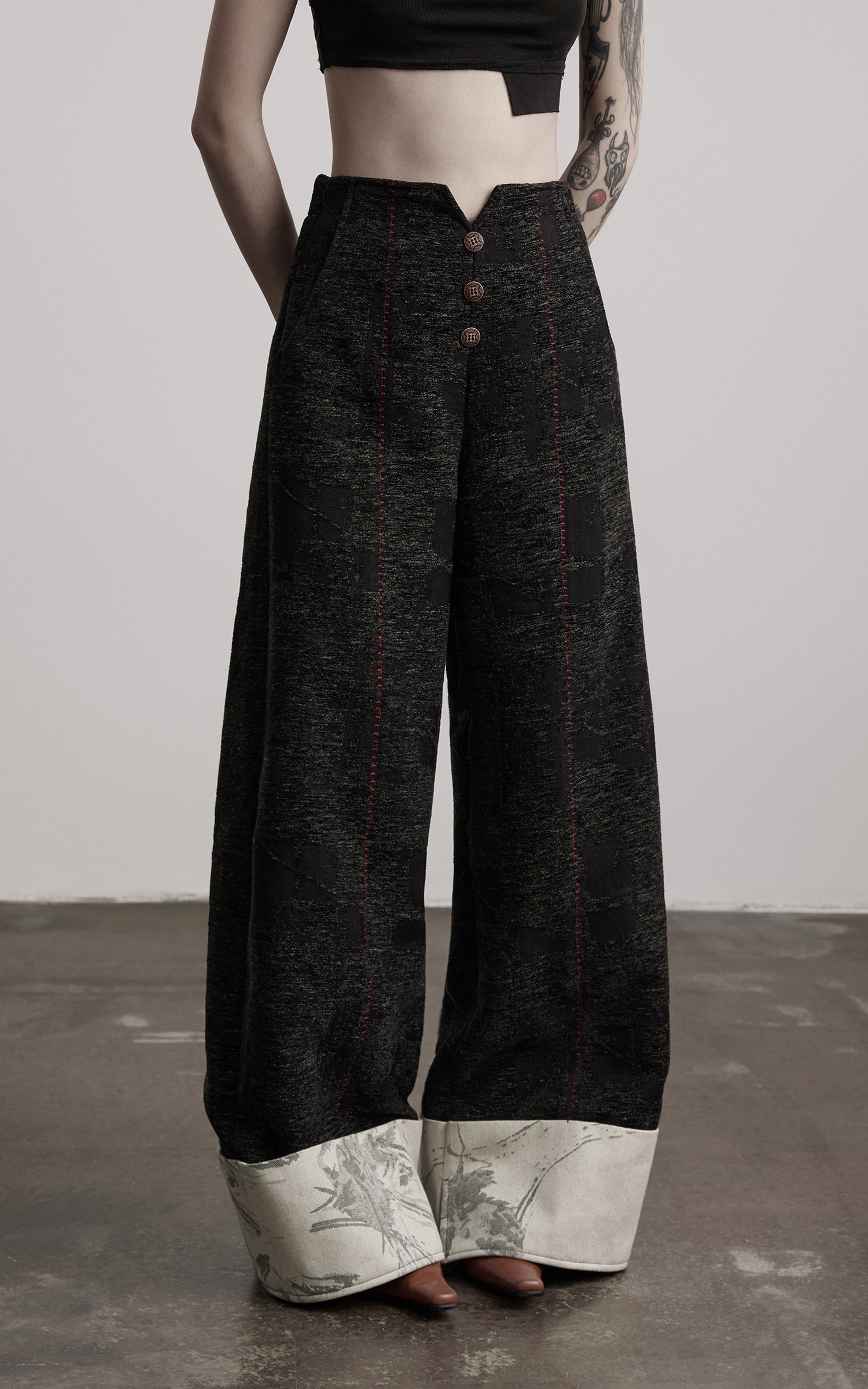 DOINDULGE Wide-Leg Textured Pants with Contrast Hem