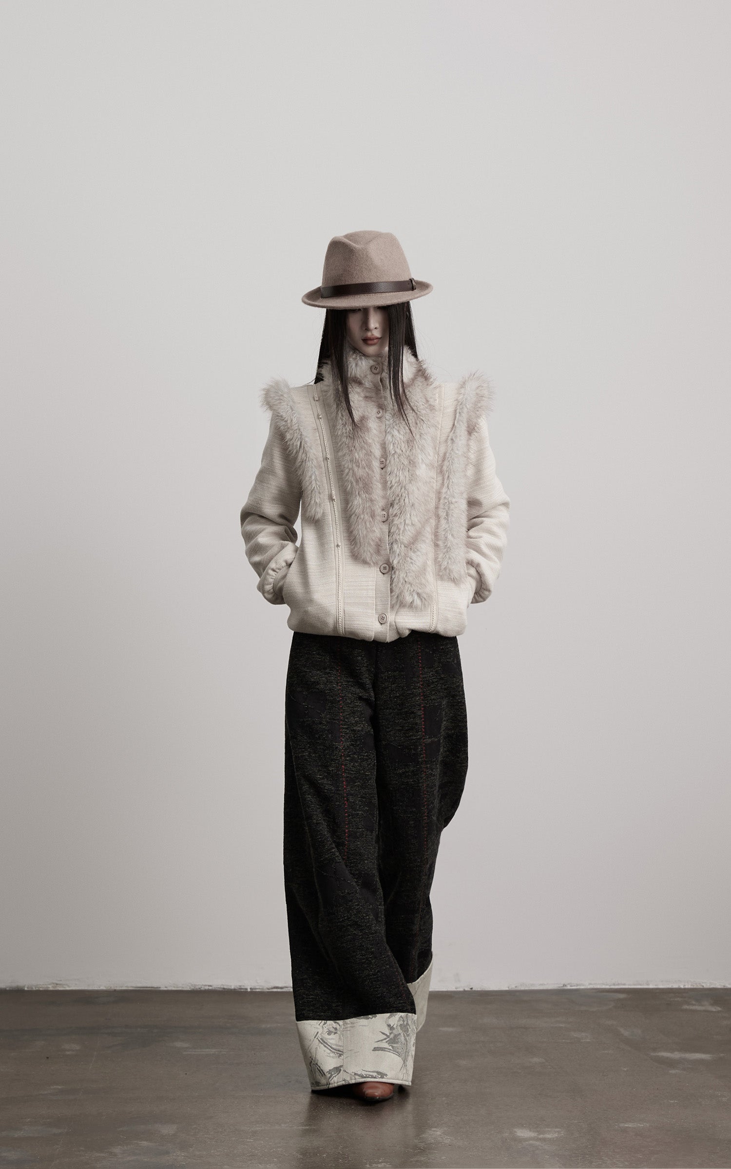 DOINDULGE Wide-Leg Textured Pants with Contrast Hem