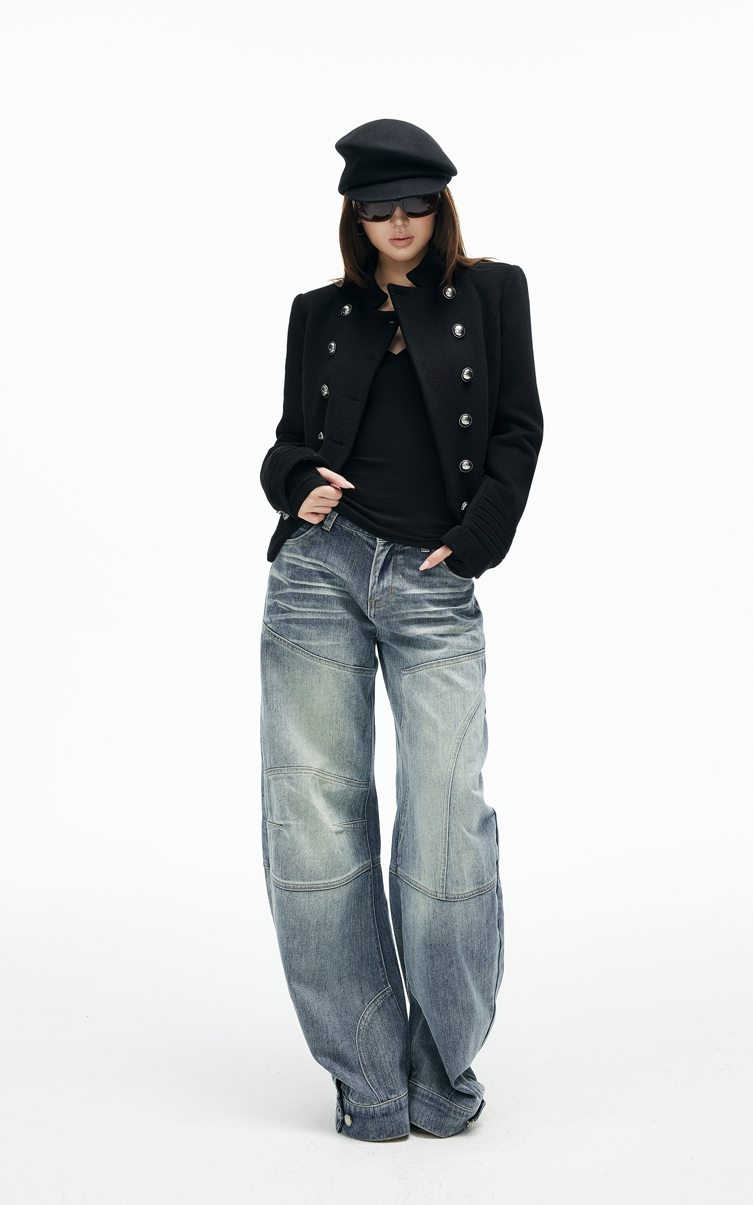 IAMXIAA 조각된 핏과 메탈 버튼 디테일의 더블 브레스트 울 자켓