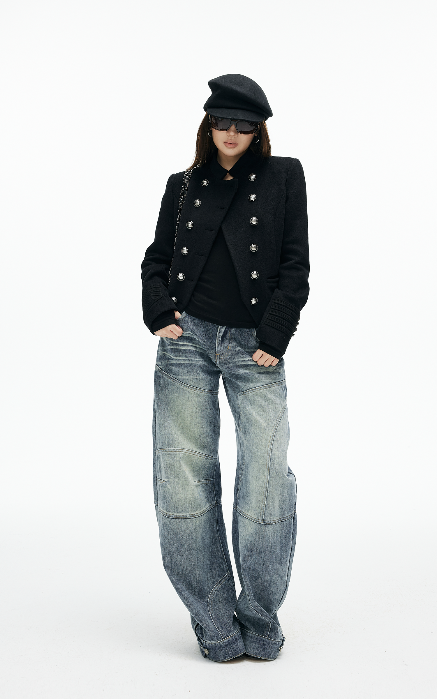 IAMXIAA 조각된 핏과 메탈 버튼 디테일의 더블 브레스트 울 자켓